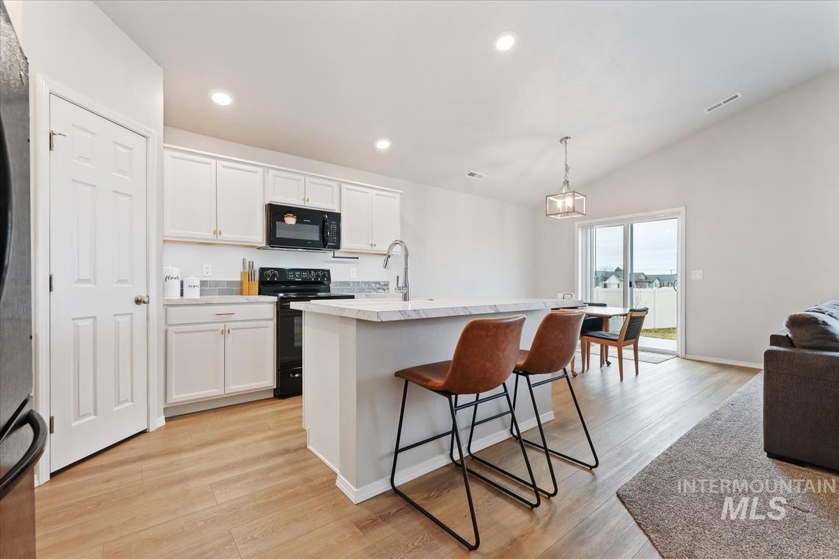 8436 E Copenhaver St, Nampa, Idaho 83687, 3 Bedrooms, 2 Bathrooms, Residential For Sale, Price $390,000,MLS 98974874