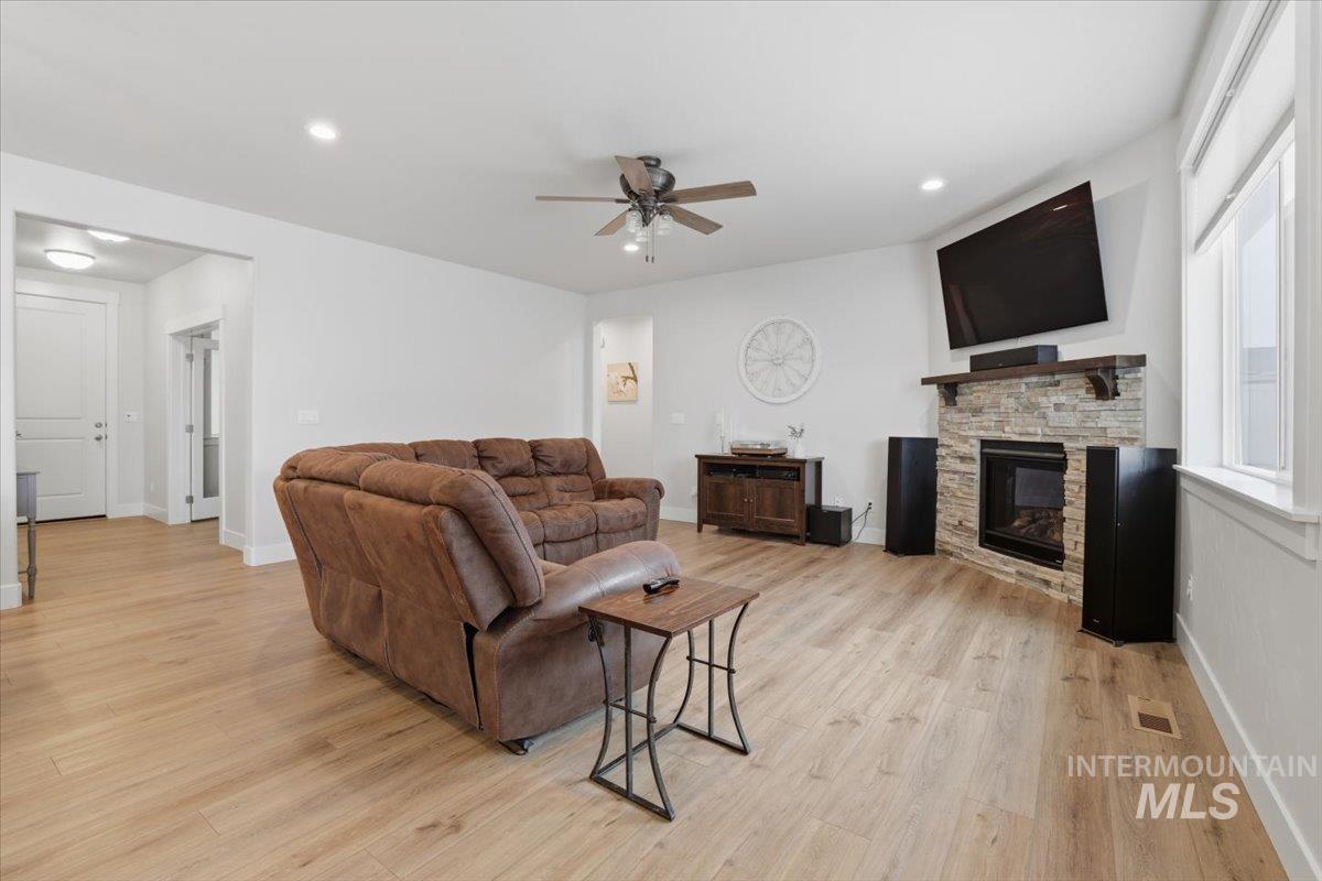 11700 W San Remo Dr., Nampa, Idaho 83686, 3 Bedrooms, 2 Bathrooms, Residential For Sale, Price $540,000,MLS 98974875