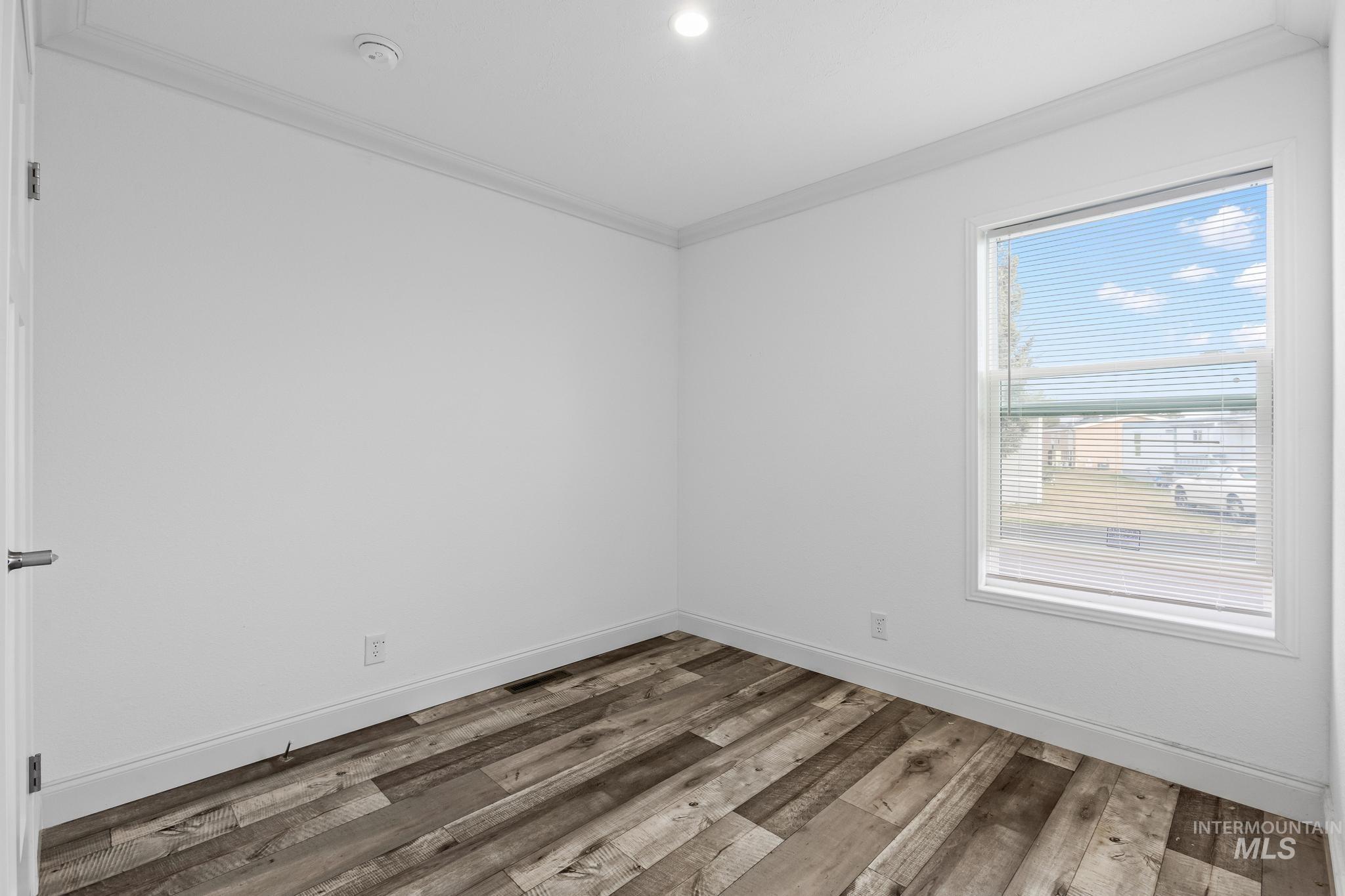 1151 N Fawn Ln, Boise, Idaho 83704, 3 Bedrooms, 2 Bathrooms, Residential For Sale, Price $129,990,MLS 98974877