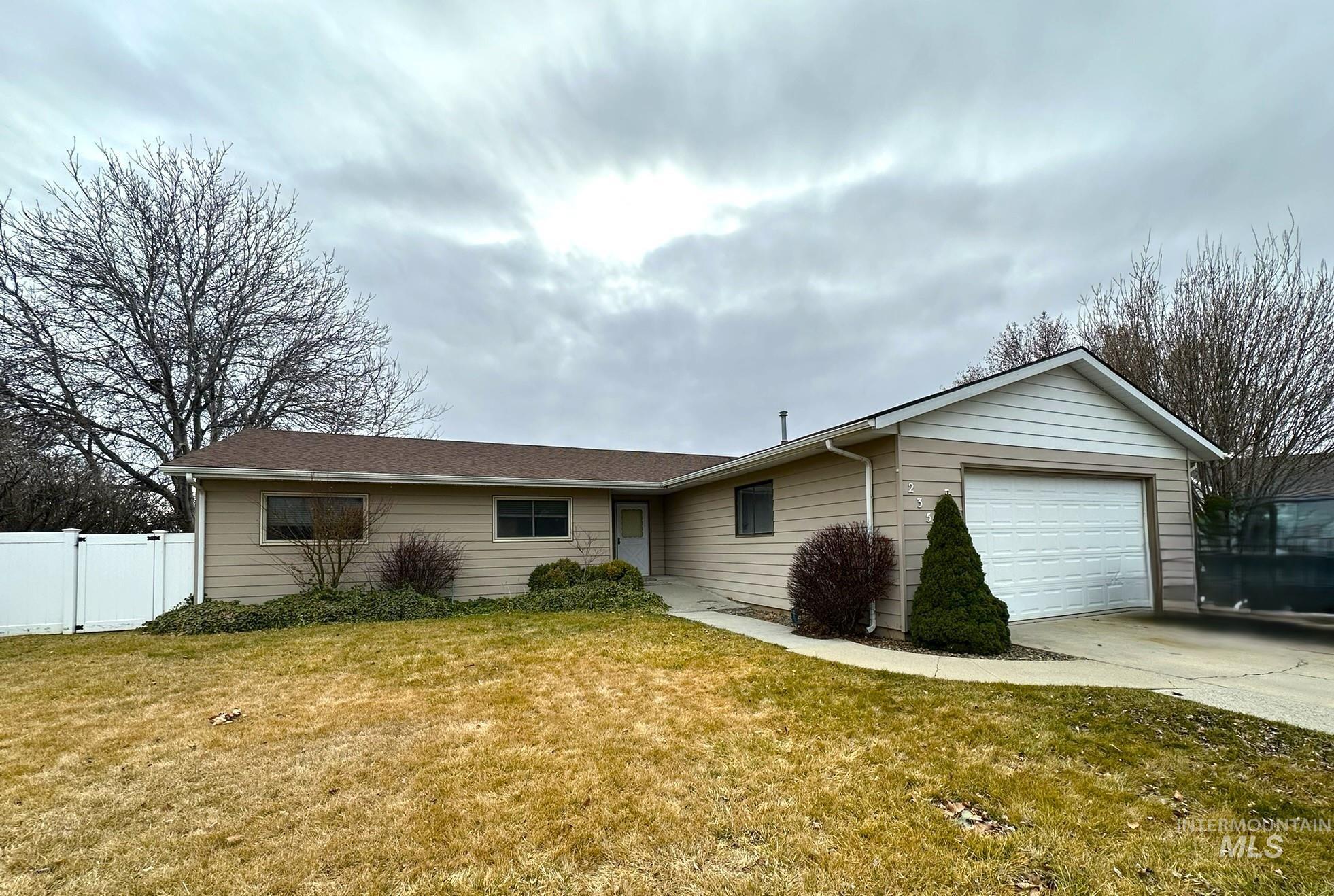 2356 SW 2nd Ave, Ontario, Oregon 97914, 3 Bedrooms, 2 Bathrooms, Residential For Sale, Price $330,000,MLS 98974878