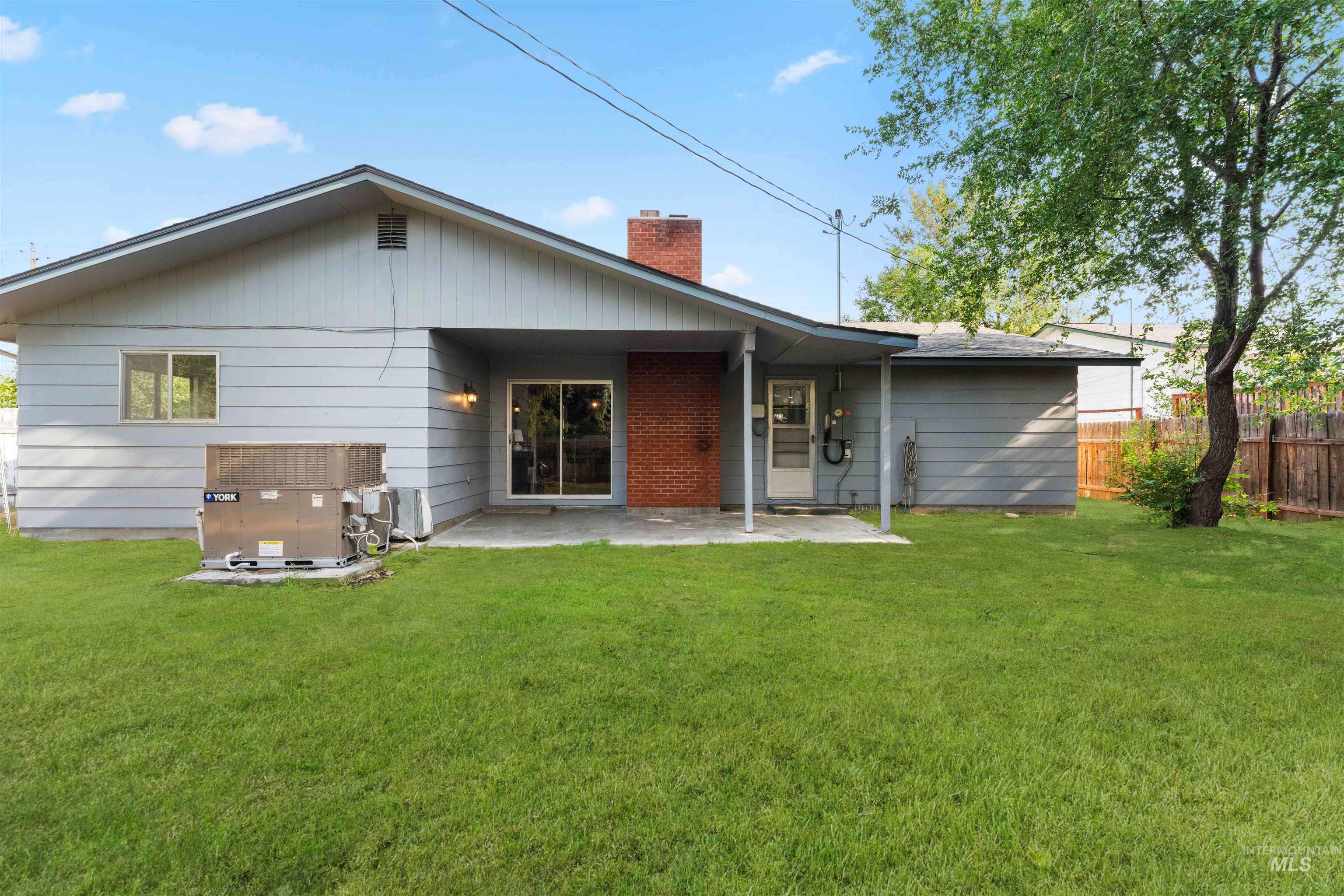 1309 E Main Street, Emmett, Idaho 83617, 3 Bedrooms, 2 Bathrooms, Residential Income For Sale, Price $335,000,MLS 98974879