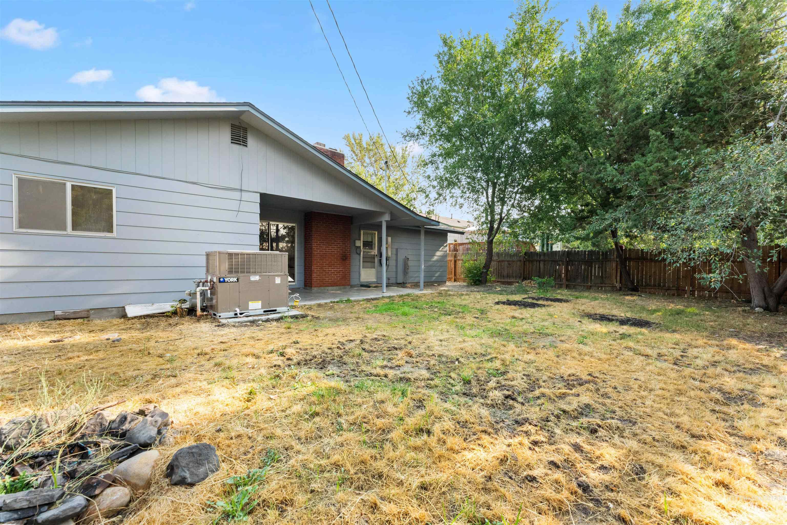 1309 E Main Street, Emmett, Idaho 83617, 3 Bedrooms, 2 Bathrooms, Residential Income For Sale, Price $335,000,MLS 98974879