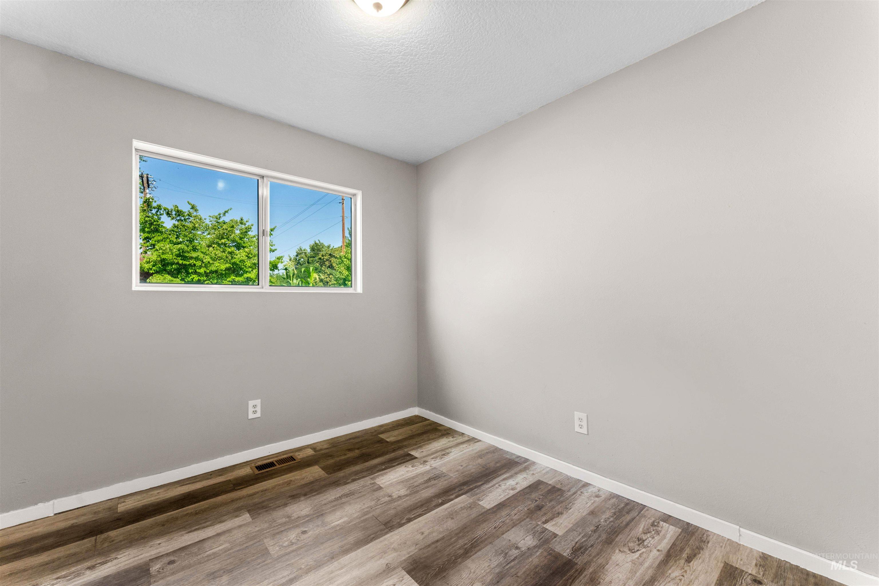 1309 E Main Street, Emmett, Idaho 83617, 3 Bedrooms, 2 Bathrooms, Residential Income For Sale, Price $335,000, 98974879