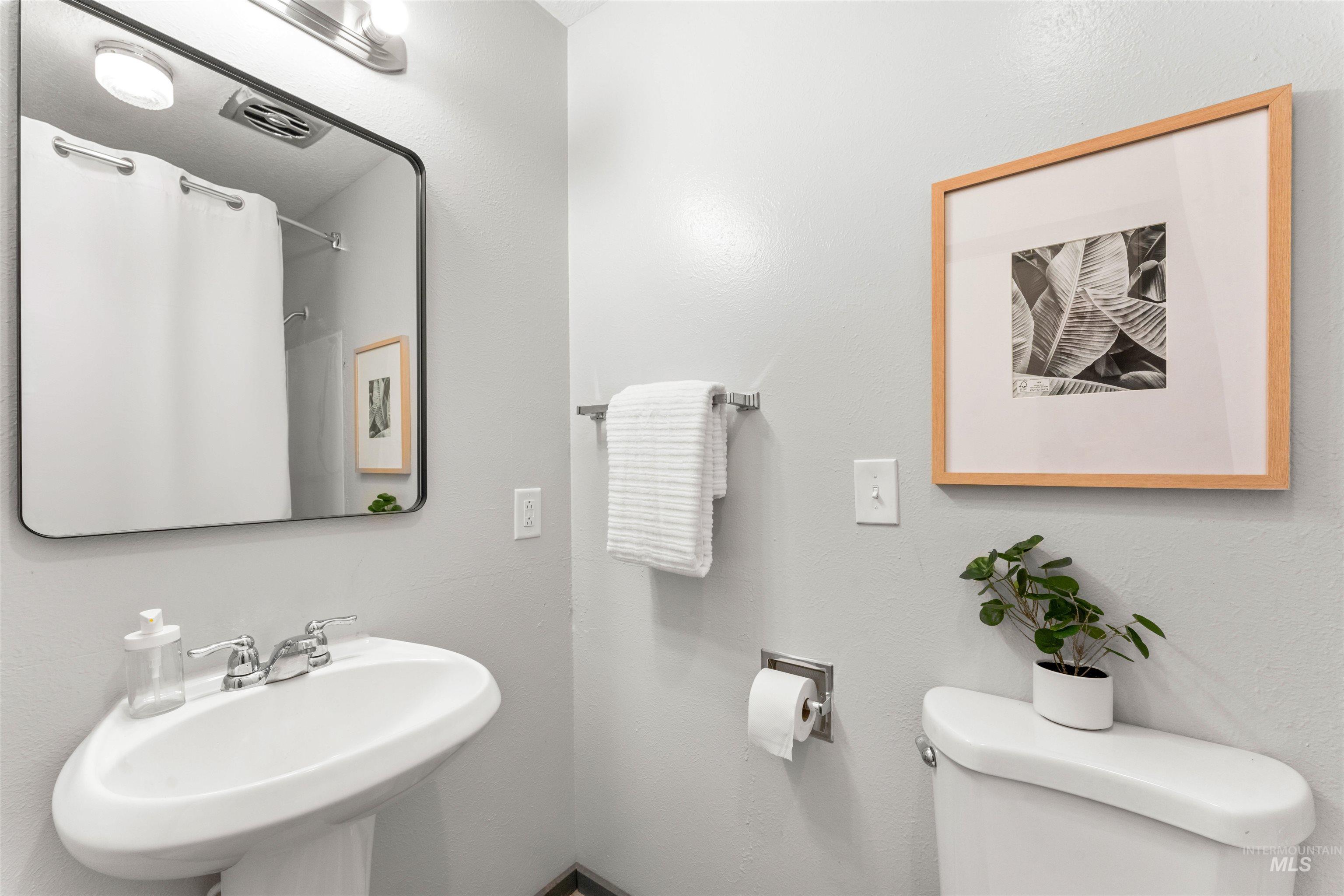 1309 E Main Street, Emmett, Idaho 83617, 3 Bedrooms, 2 Bathrooms, Residential Income For Sale, Price $335,000, 98974879