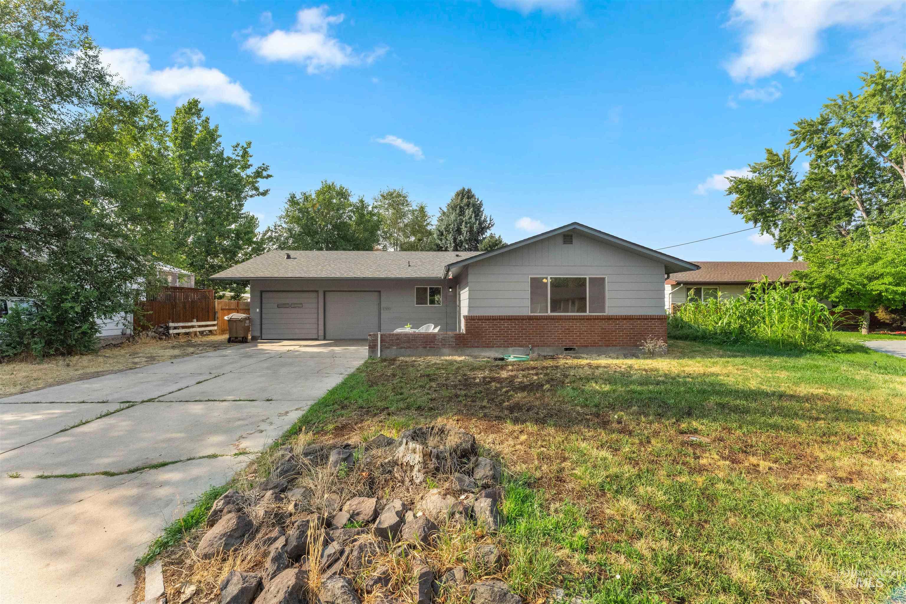 1309 E Main Street, Emmett, Idaho 83617, 3 Bedrooms, 2 Bathrooms, Residential Income For Sale, Price $335,000,MLS 98974879