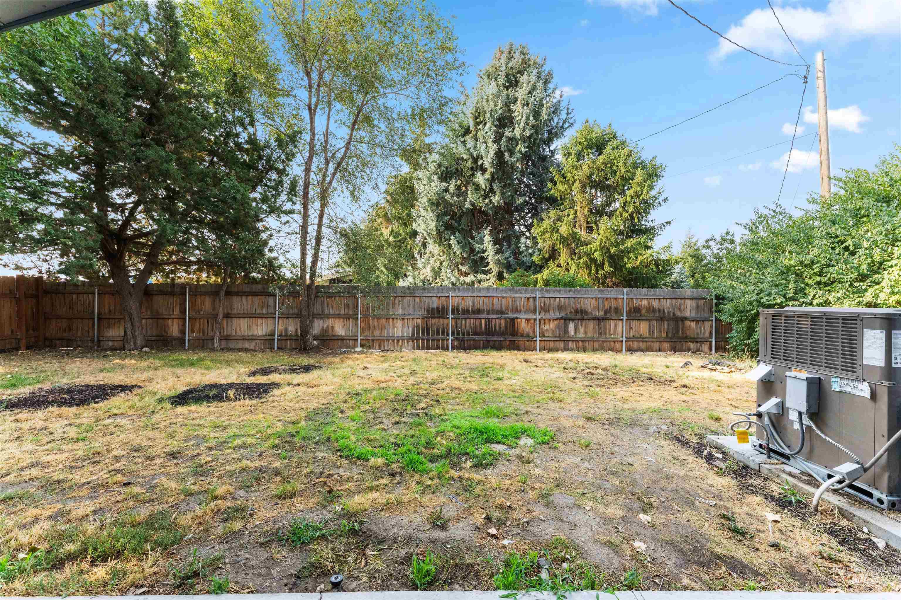 1309 E Main Street, Emmett, Idaho 83617, 3 Bedrooms, 2 Bathrooms, Residential Income For Sale, Price $335,000,MLS 98974879