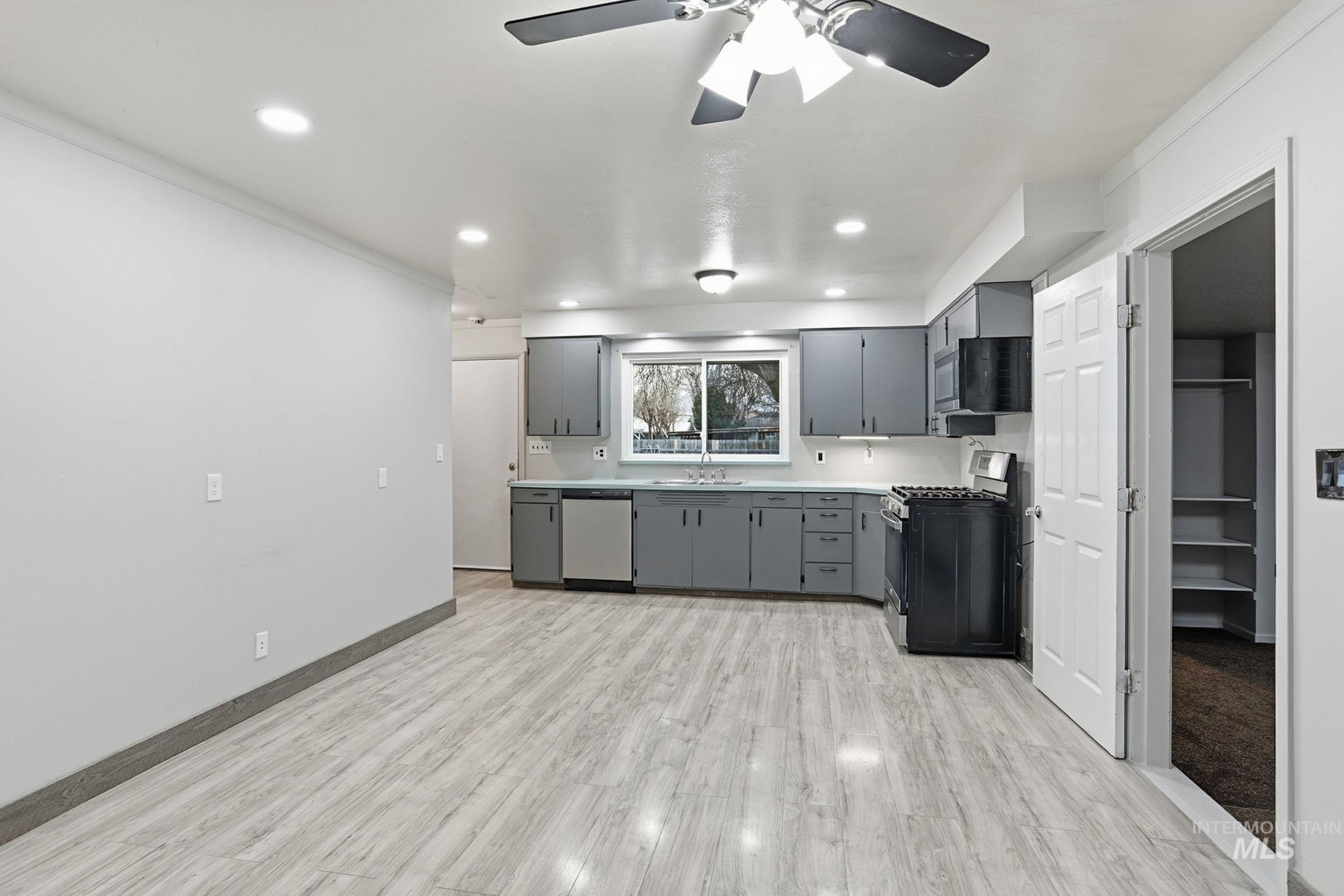 510 W 1st St, Fruitland, Idaho 83619, 3 Bedrooms, 2 Bathrooms, Residential For Sale, Price $309,900,MLS 98974881