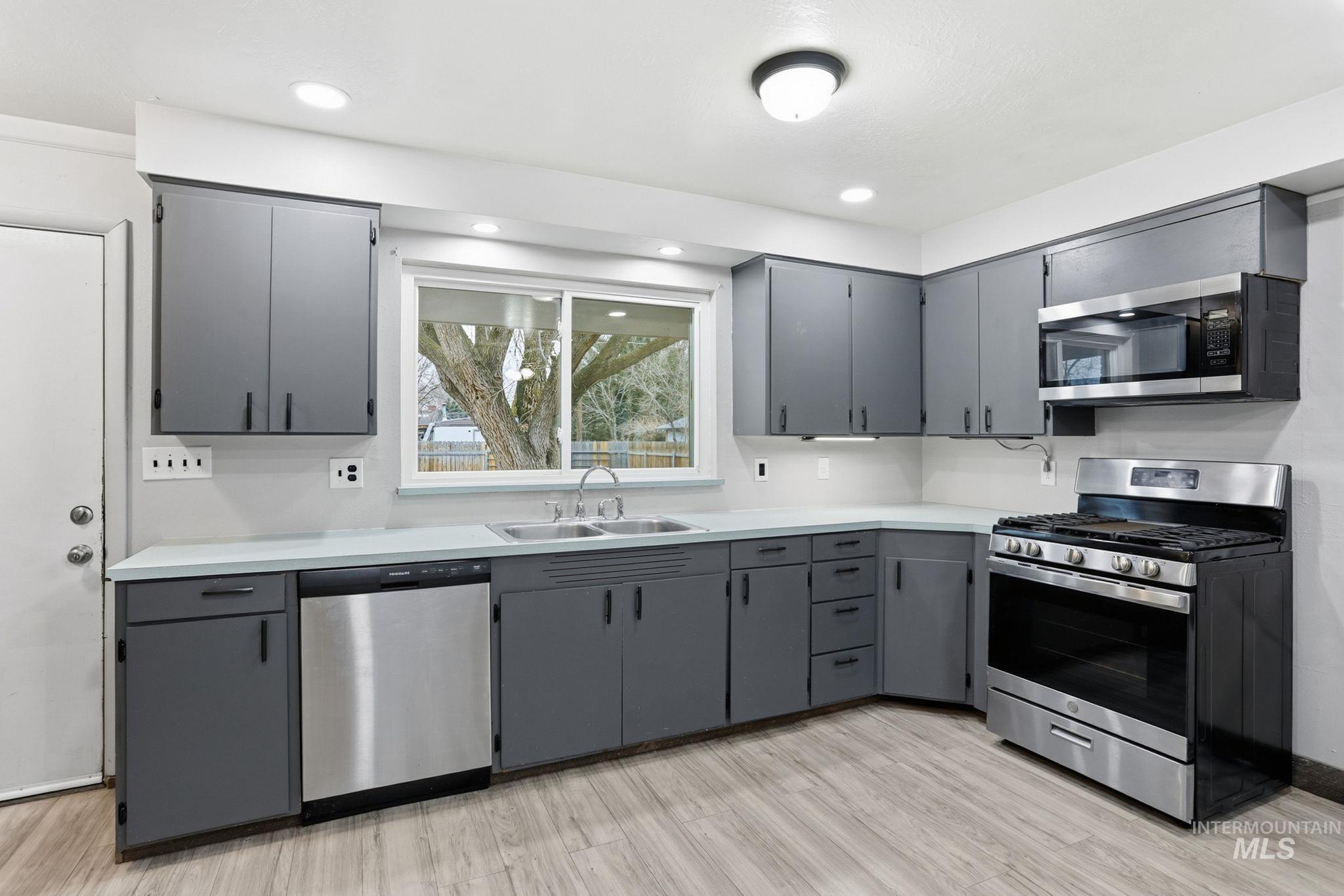 510 W 1st St, Fruitland, Idaho 83619, 3 Bedrooms, 2 Bathrooms, Residential For Sale, Price $309,900,MLS 98974881