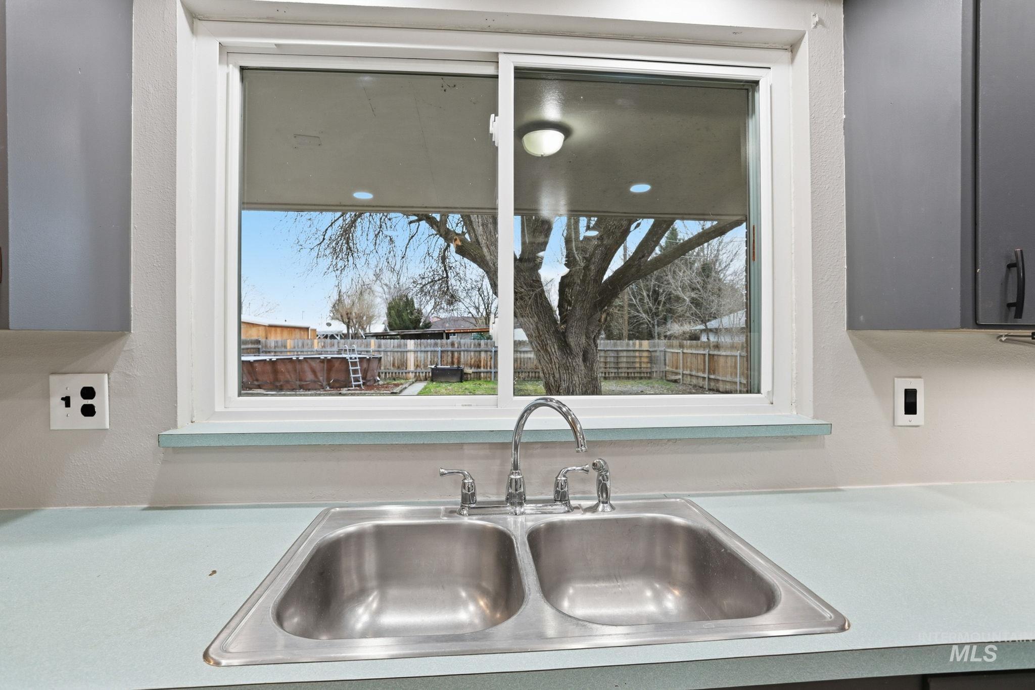 510 W 1st St, Fruitland, Idaho 83619, 3 Bedrooms, 2 Bathrooms, Residential For Sale, Price $309,900,MLS 98974881