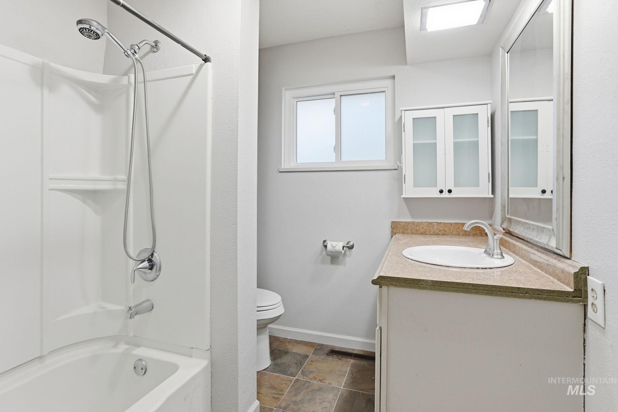 510 W 1st St, Fruitland, Idaho 83619, 3 Bedrooms, 2 Bathrooms, Residential For Sale, Price $309,900,MLS 98974881