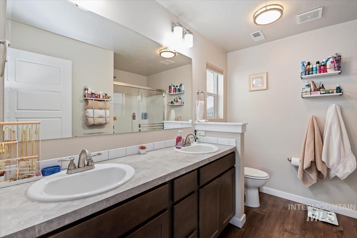 3326 S Glacier Bay Ave, Meridian, Idaho 83642, 3 Bedrooms, 2.5 Bathrooms, Residential For Sale, Price $429,000, 98974883