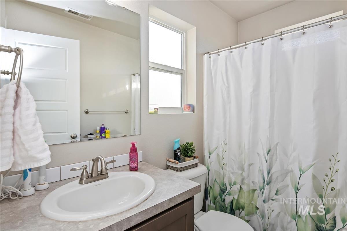 3326 S Glacier Bay Ave, Meridian, Idaho 83642, 3 Bedrooms, 2.5 Bathrooms, Residential For Sale, Price $429,000, 98974883