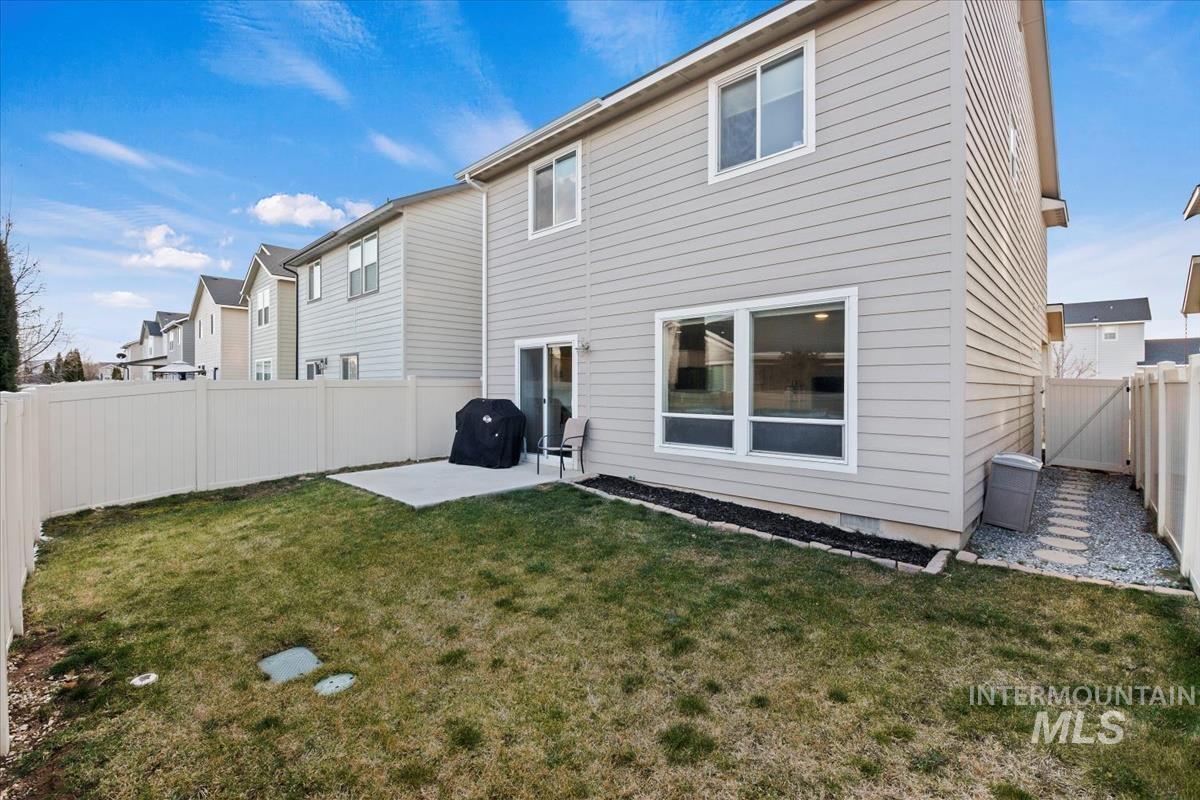 3326 S Glacier Bay Ave, Meridian, Idaho 83642, 3 Bedrooms, 2.5 Bathrooms, Residential For Sale, Price $429,000, 98974883