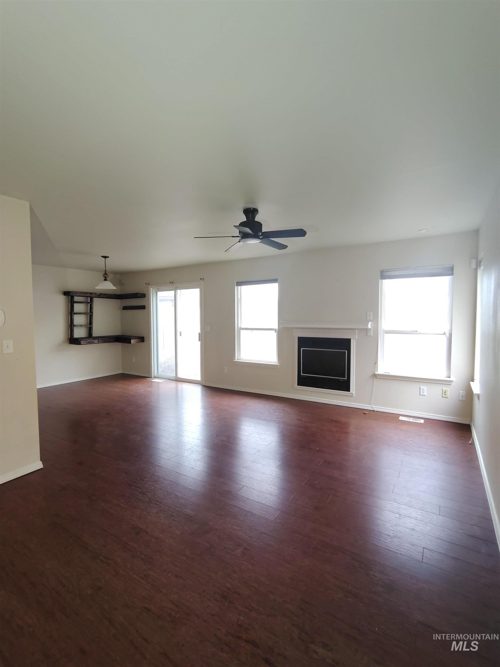 865 Tumbleweed Ave, Mountain Home, Idaho 83647, 3 Bedrooms, 2.5 Bathrooms, Residential For Sale, Price $255,600,MLS 98974884