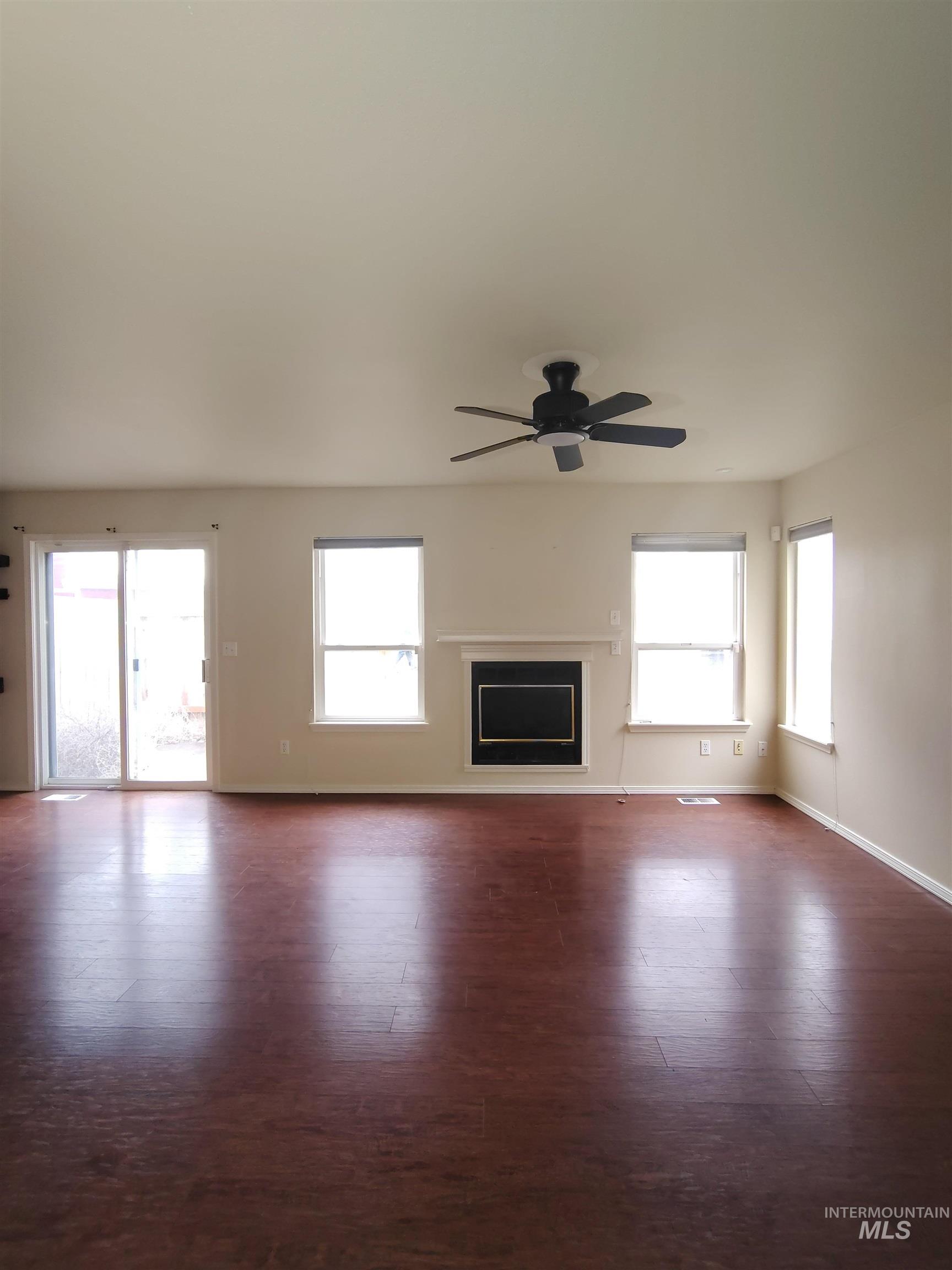 865 Tumbleweed Ave, Mountain Home, Idaho 83647, 3 Bedrooms, 2.5 Bathrooms, Residential For Sale, Price $255,600,MLS 98974884