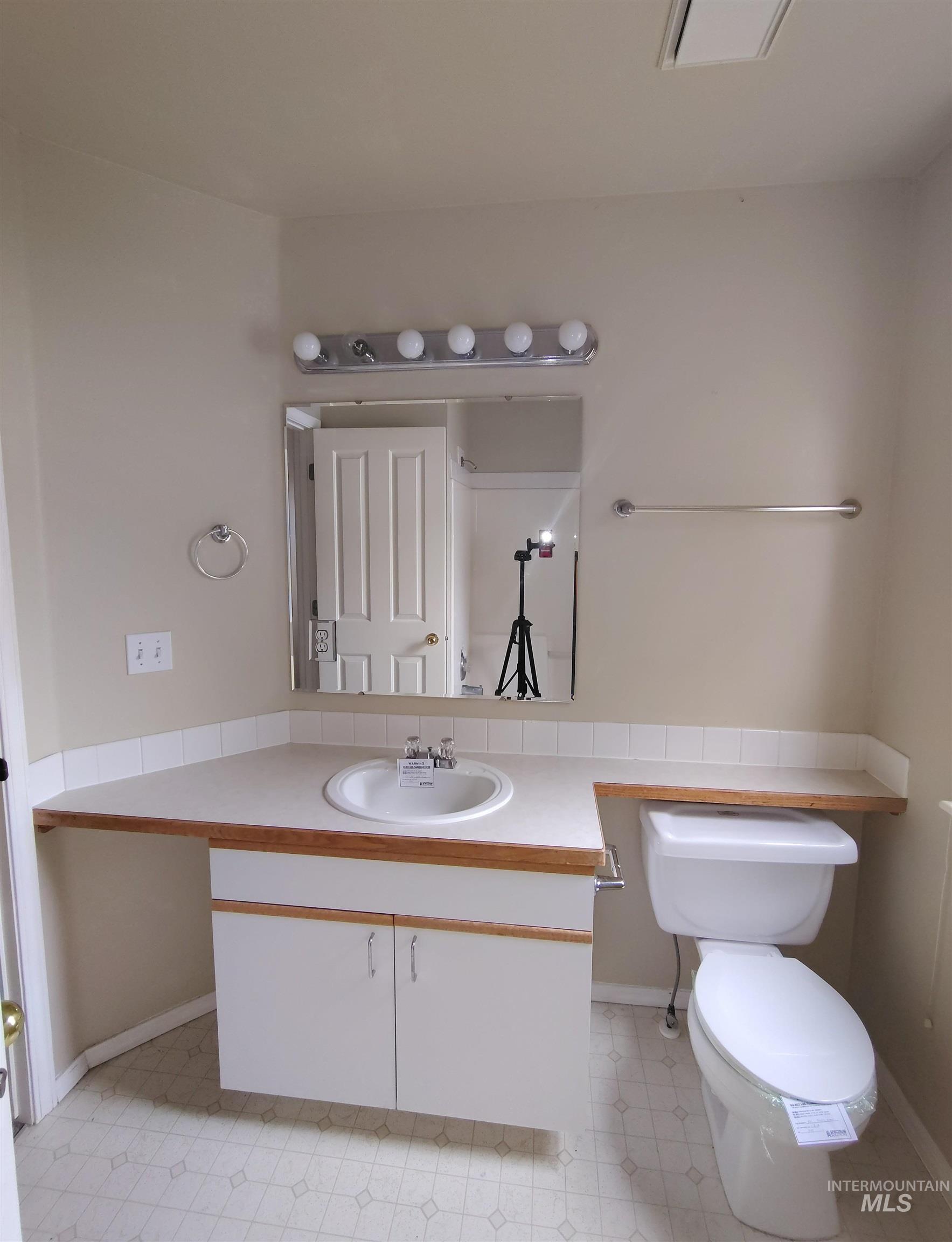 865 Tumbleweed Ave, Mountain Home, Idaho 83647, 3 Bedrooms, 2.5 Bathrooms, Residential For Sale, Price $255,600,MLS 98974884