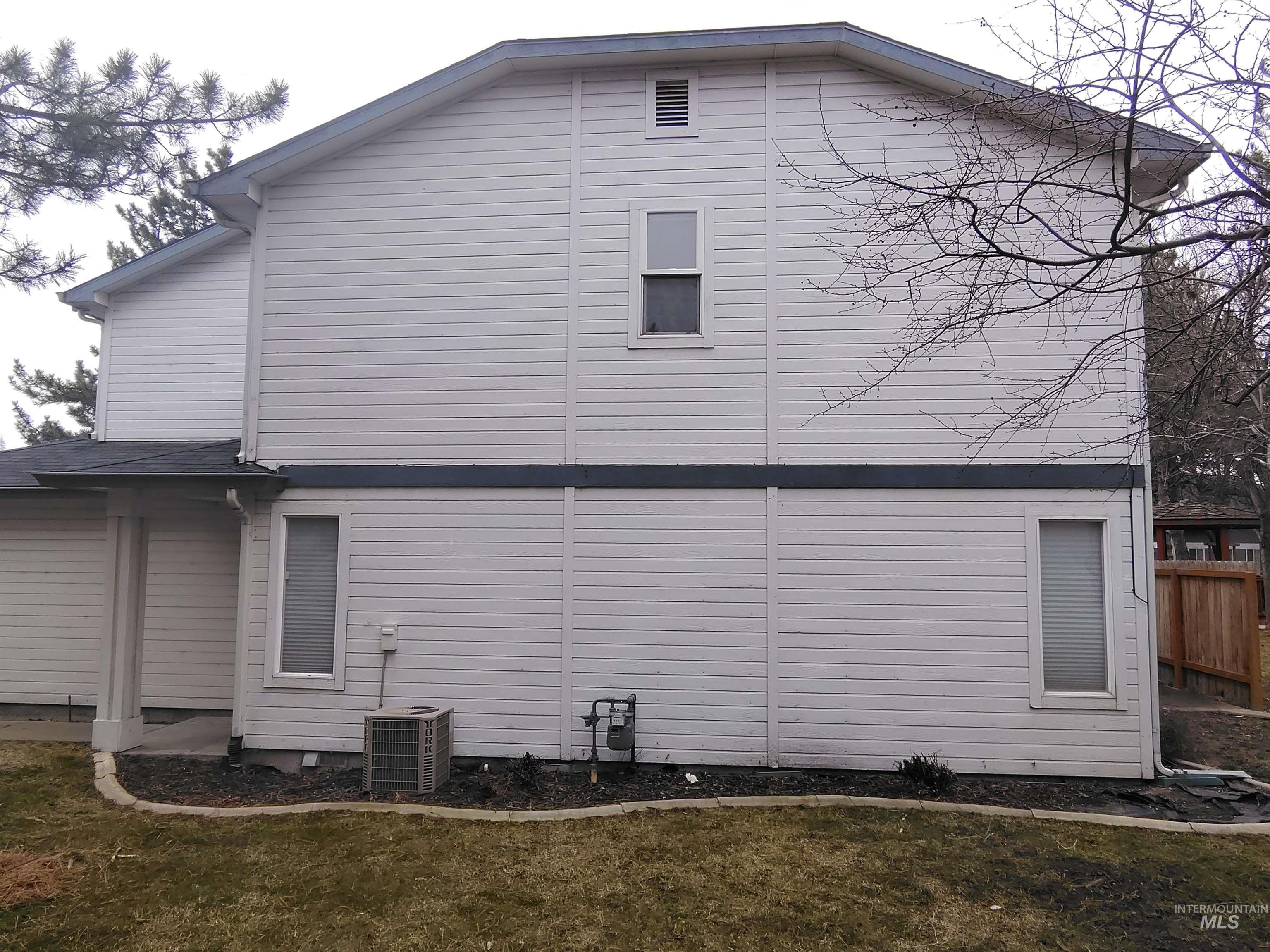 865 Tumbleweed Ave, Mountain Home, Idaho 83647, 3 Bedrooms, 2.5 Bathrooms, Residential For Sale, Price $255,600,MLS 98974884