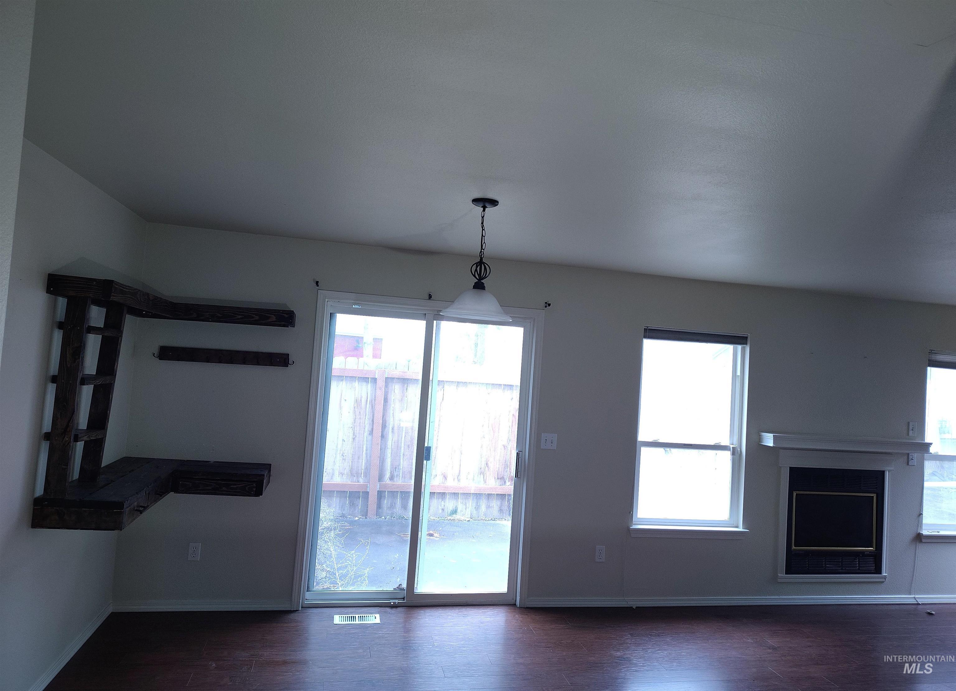 865 Tumbleweed Ave, Mountain Home, Idaho 83647, 3 Bedrooms, 2.5 Bathrooms, Residential For Sale, Price $255,600,MLS 98974884