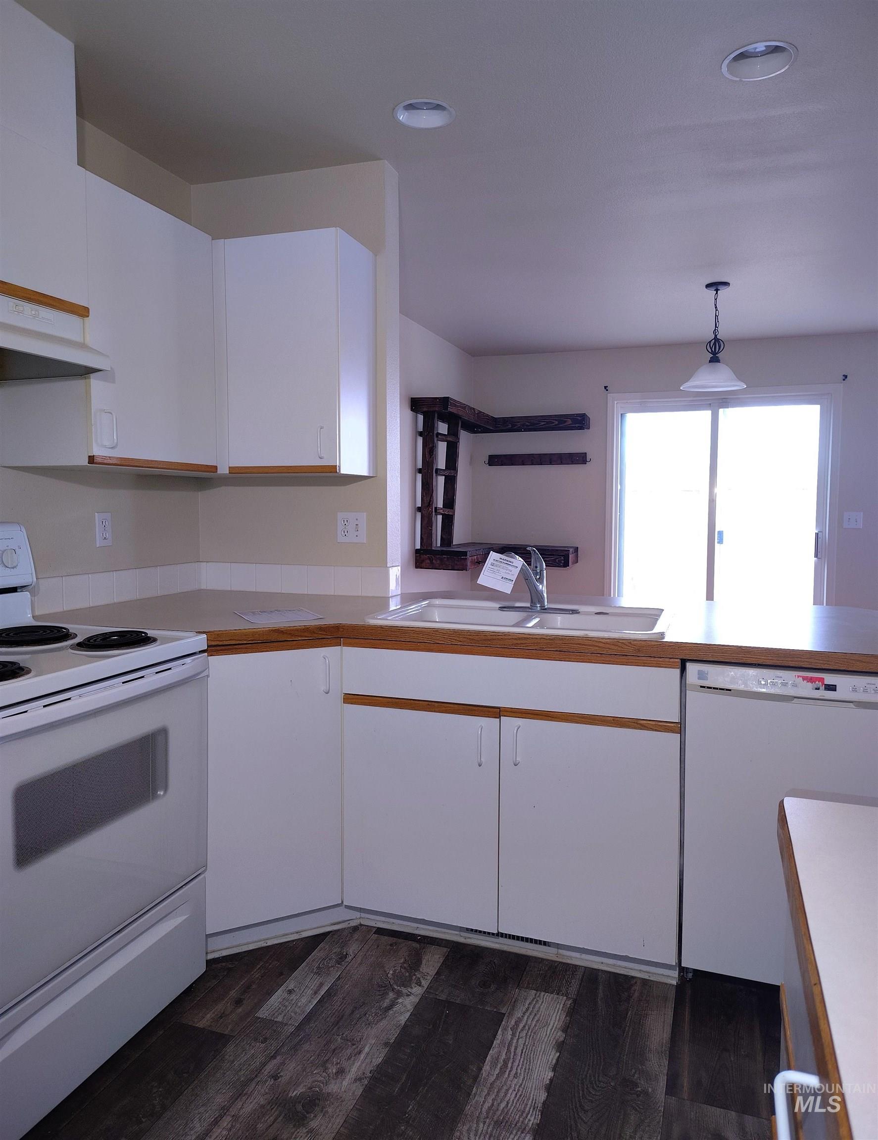 865 Tumbleweed Ave, Mountain Home, Idaho 83647, 3 Bedrooms, 2.5 Bathrooms, Residential For Sale, Price $255,600,MLS 98974884