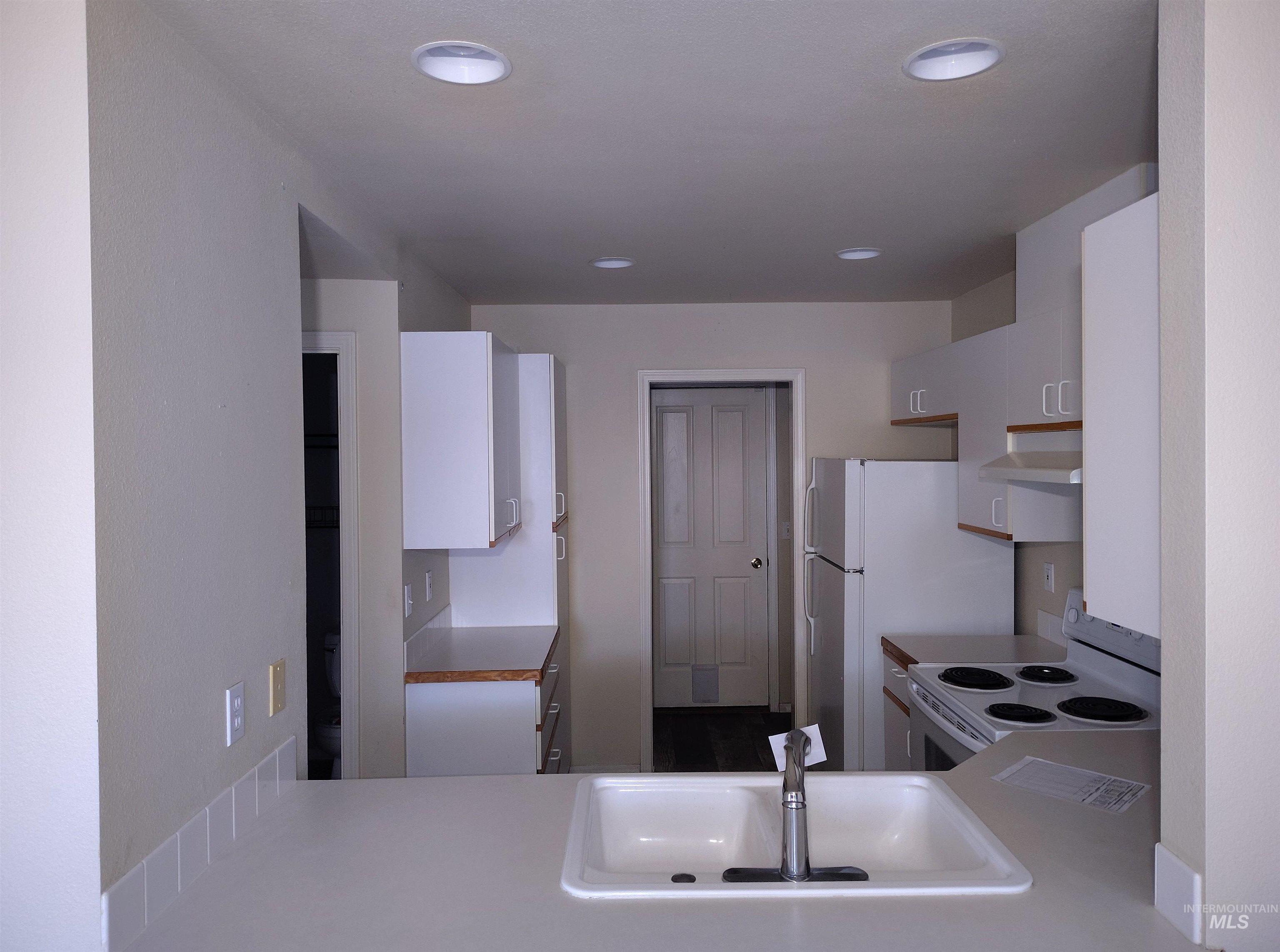 865 Tumbleweed Ave, Mountain Home, Idaho 83647, 3 Bedrooms, 2.5 Bathrooms, Residential For Sale, Price $255,600,MLS 98974884