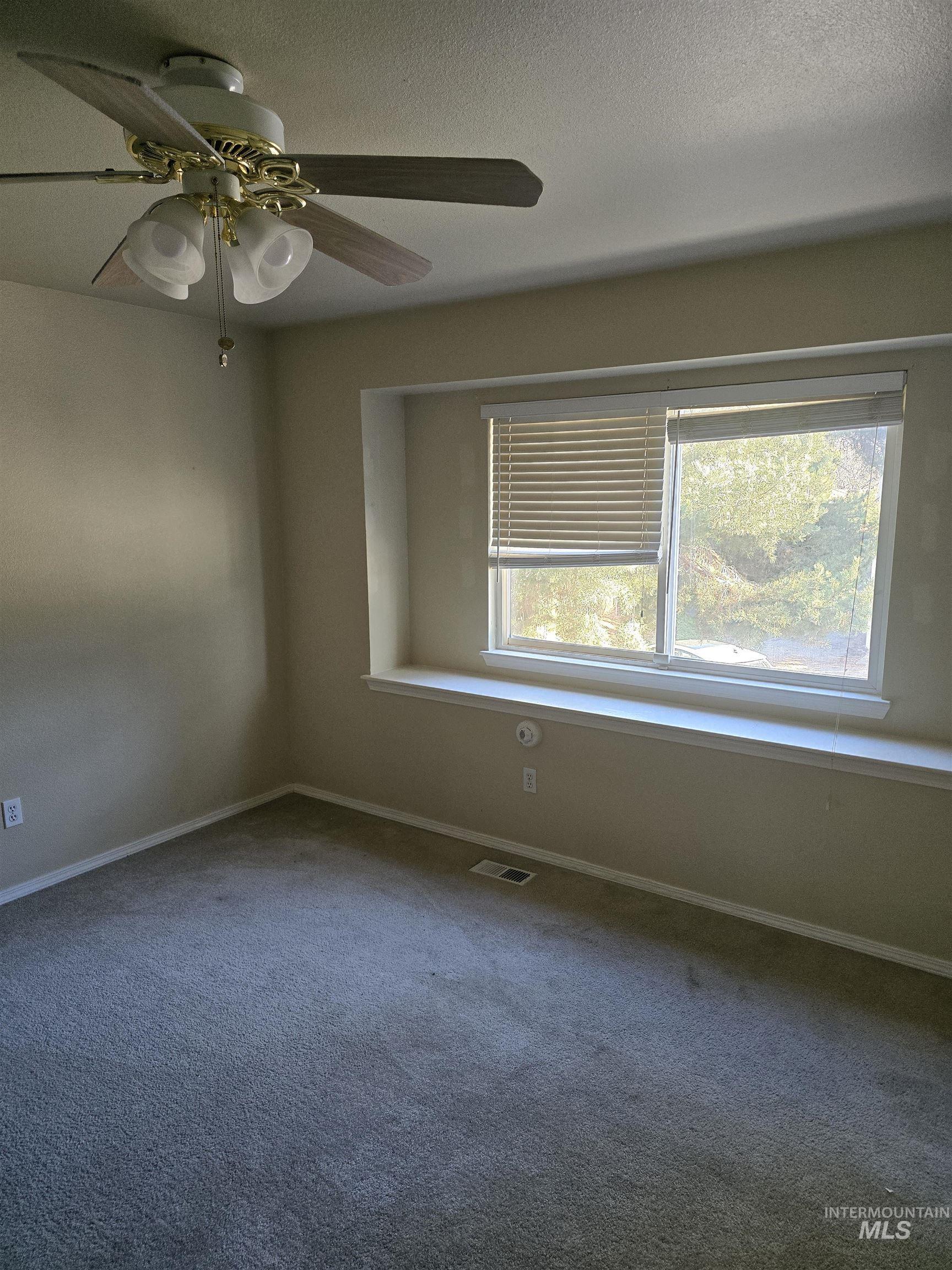 865 Tumbleweed Ave, Mountain Home, Idaho 83647, 3 Bedrooms, 2.5 Bathrooms, Residential For Sale, Price $284,000,MLS 98974884