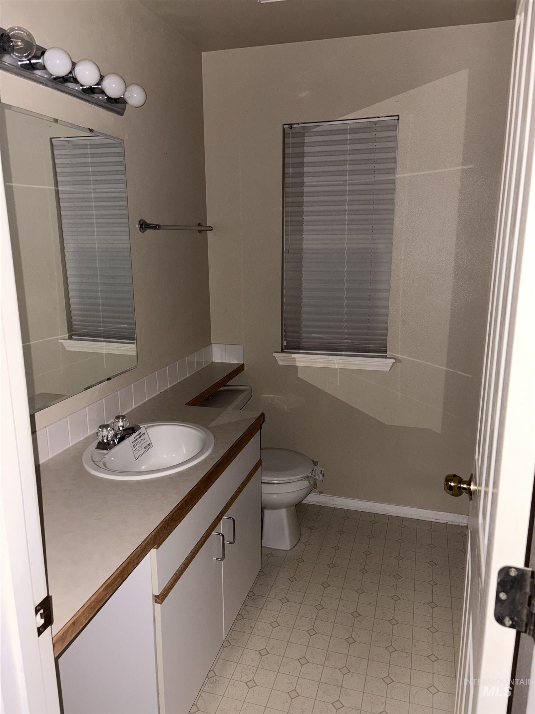 865 Tumbleweed Ave, Mountain Home, Idaho 83647, 3 Bedrooms, 2.5 Bathrooms, Residential For Sale, Price $284,000,MLS 98974884