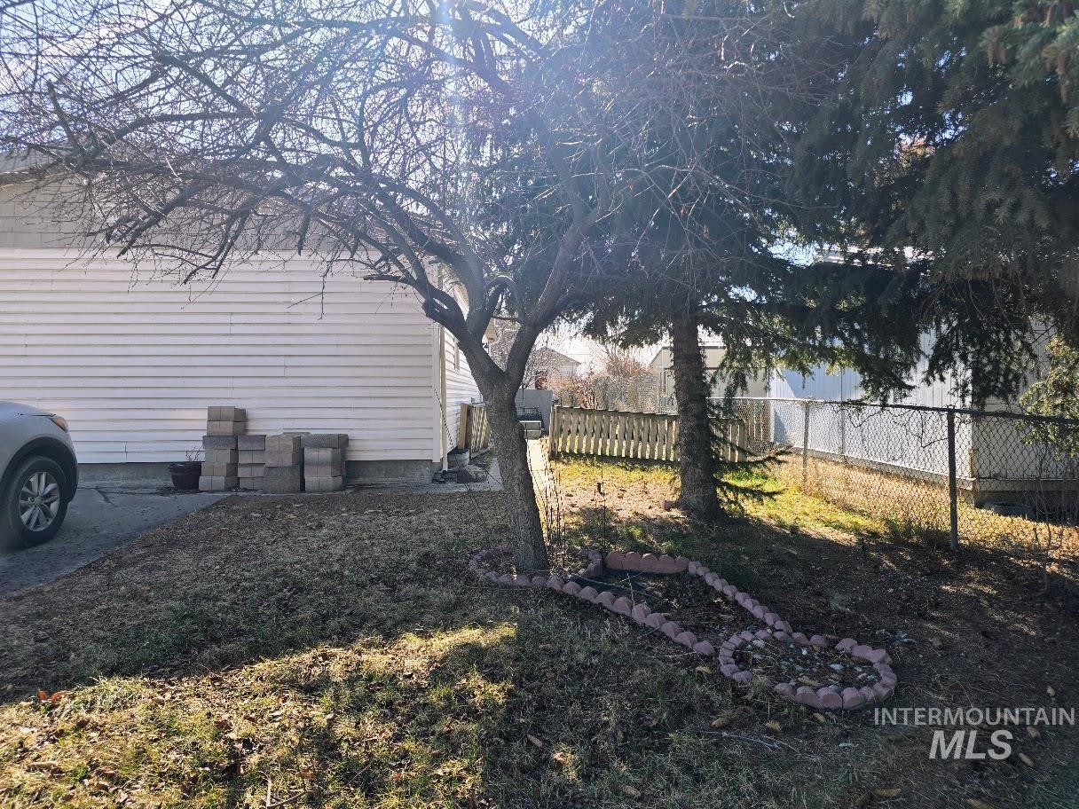 145 4Th St, Hazelton, Idaho 83335-5075, 3 Bedrooms, 1.5 Bathrooms, Residential For Sale, Price $275,000,MLS 98974892