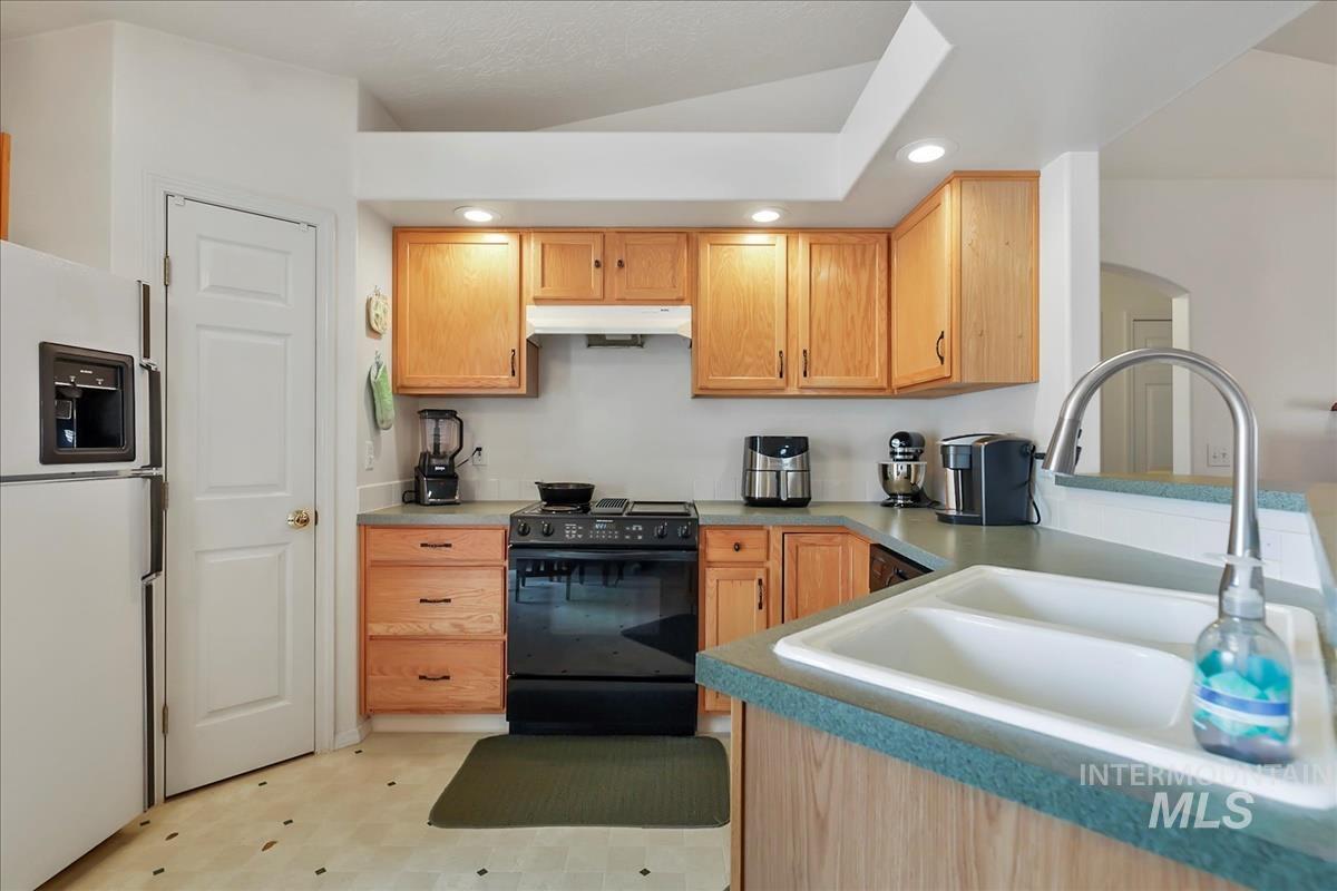 4909 Buffalo Grass, Caldwell, Idaho 83607, 3 Bedrooms, 2 Bathrooms, Residential For Sale, Price $339,900,MLS 98974896