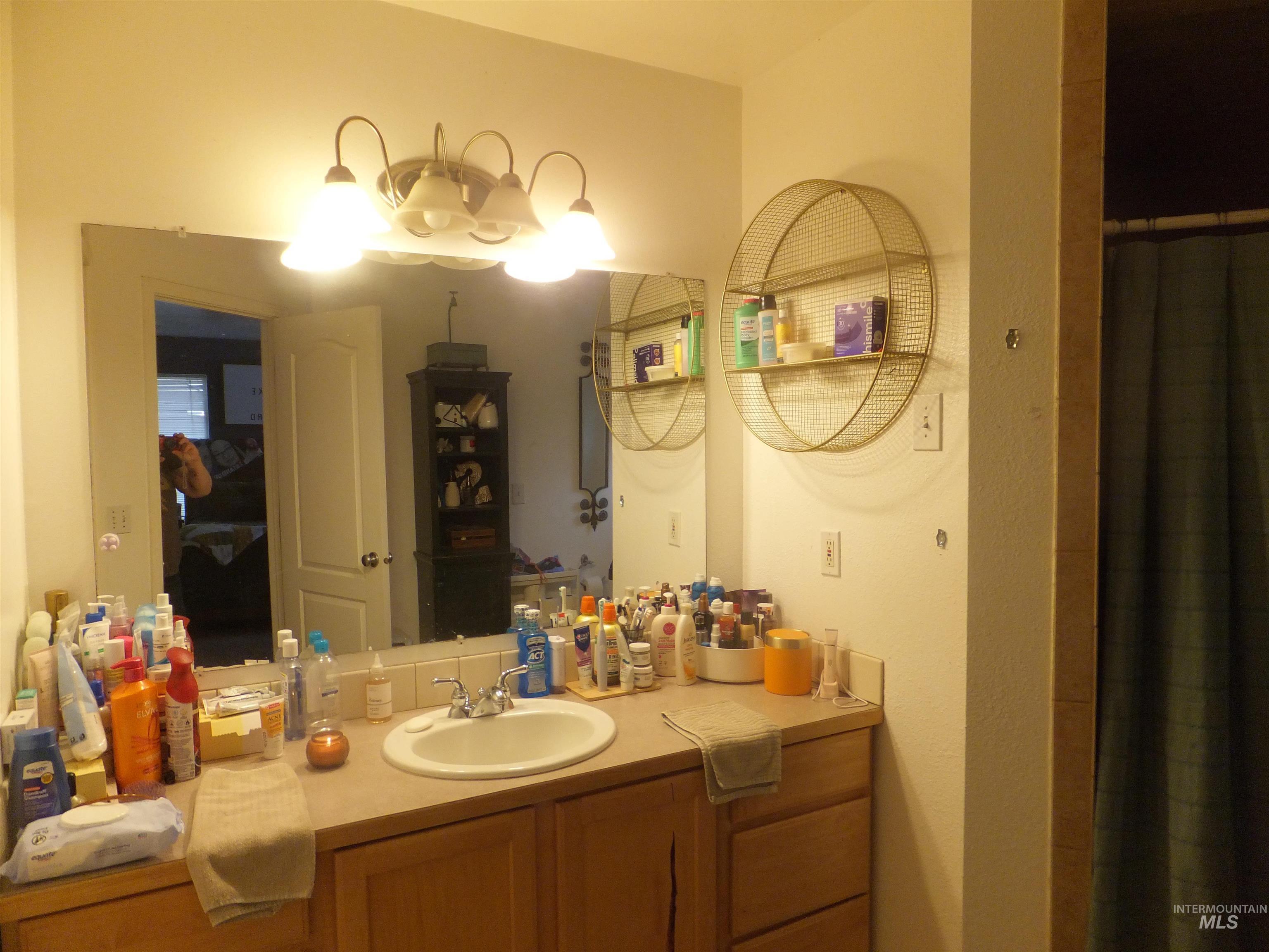 1590 Peregrine Dr, Mountain Home, Idaho 83647, 3 Bedrooms, 2 Bathrooms, Residential For Sale, Price $321,000,MLS 98974906