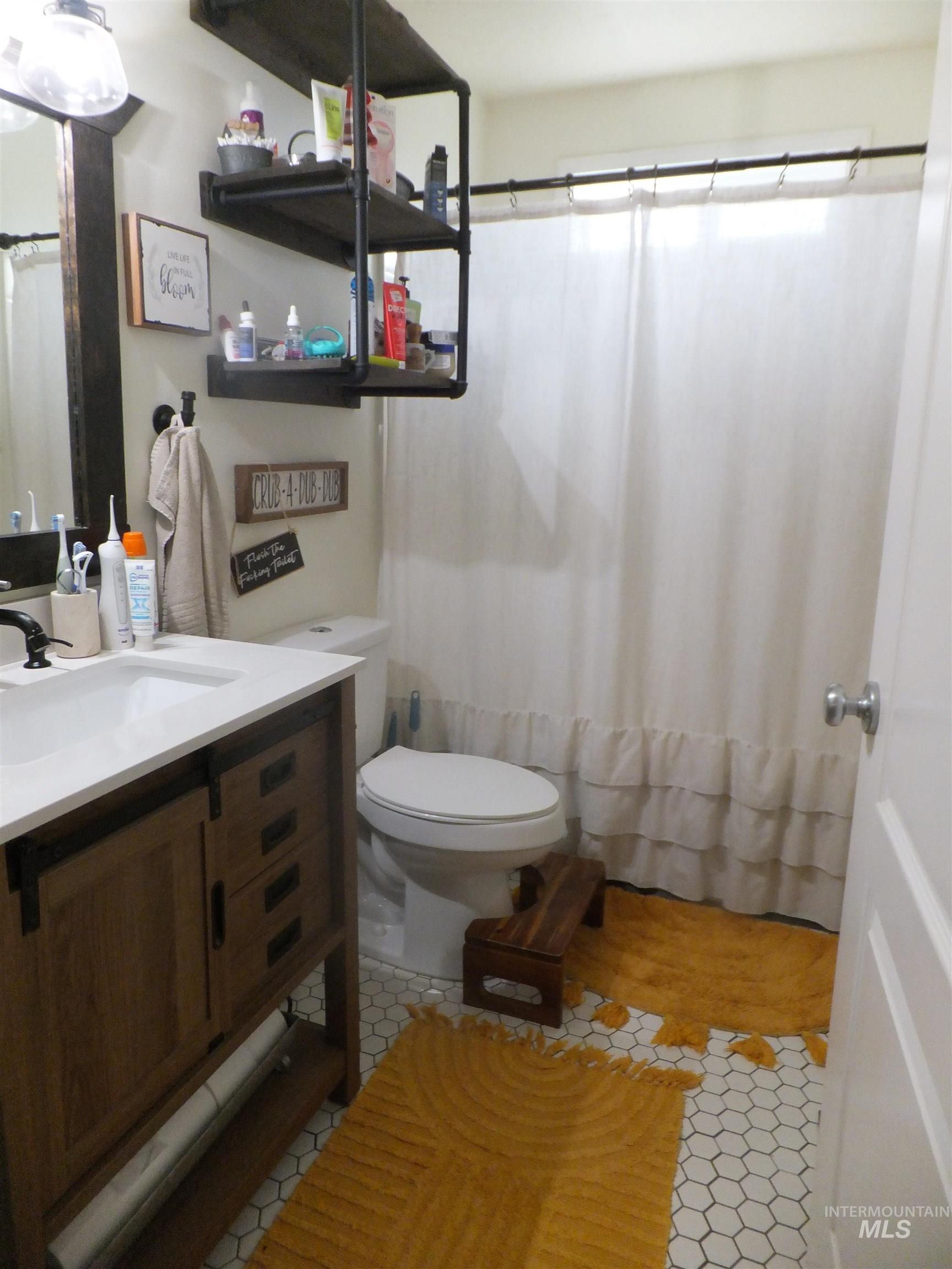 1590 Peregrine Dr, Mountain Home, Idaho 83647, 3 Bedrooms, 2 Bathrooms, Residential For Sale, Price $321,000,MLS 98974906