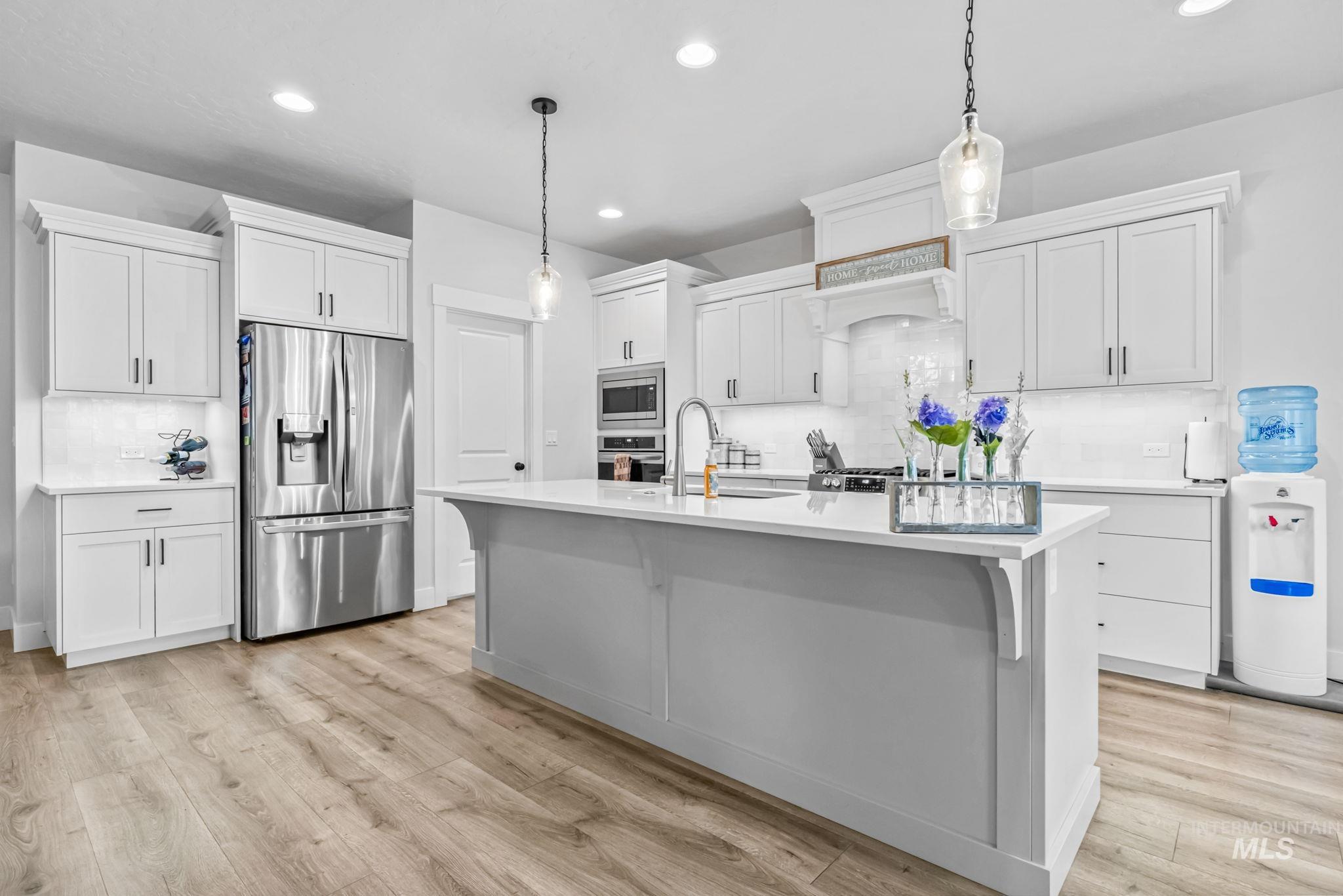 3827 W Viso St, Meridian, Idaho 83646, 4 Bedrooms, 3.5 Bathrooms, Residential For Sale, Price $879,900,MLS 98974907