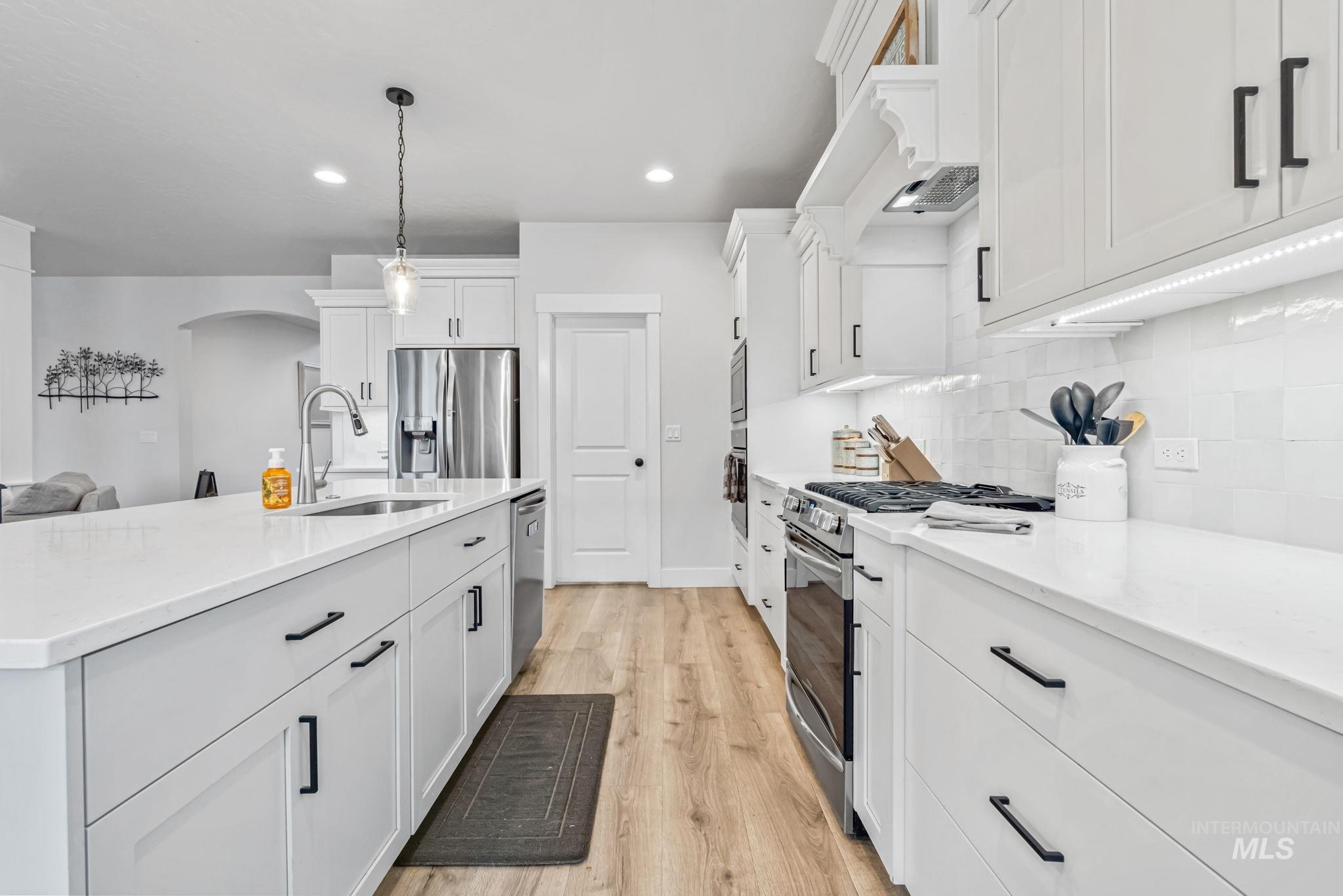 3827 W Viso St, Meridian, Idaho 83646, 4 Bedrooms, 3.5 Bathrooms, Residential For Sale, Price $879,900,MLS 98974907