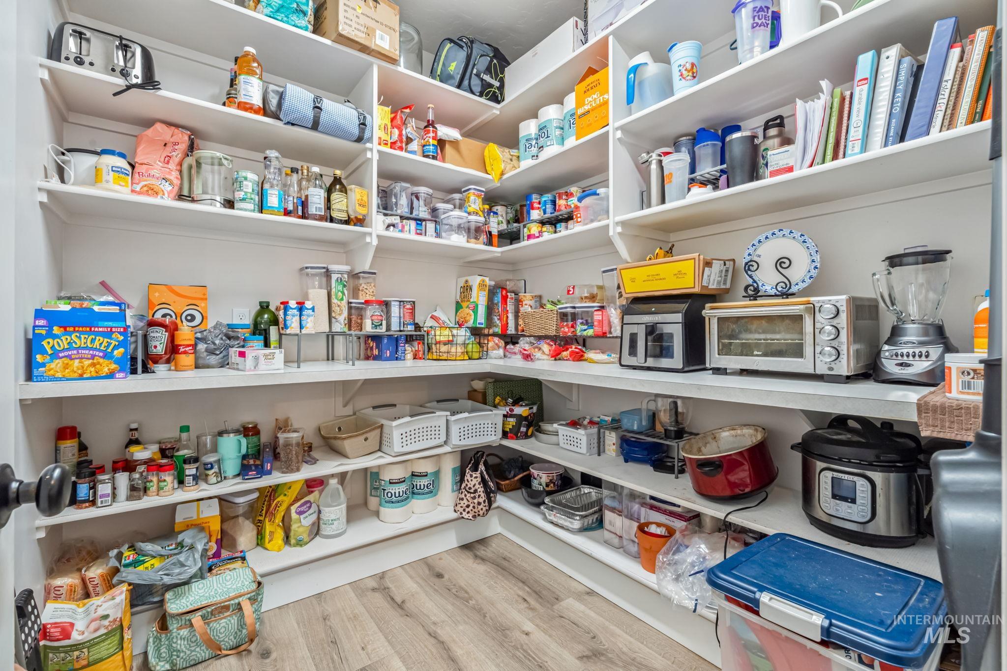 3827 W Viso St, Meridian, Idaho 83646, 4 Bedrooms, 3.5 Bathrooms, Residential For Sale, Price $879,900,MLS 98974907