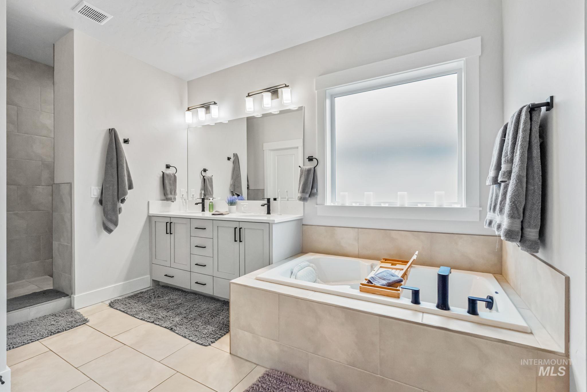 3827 W Viso St, Meridian, Idaho 83646, 4 Bedrooms, 3.5 Bathrooms, Residential For Sale, Price $879,900,MLS 98974907