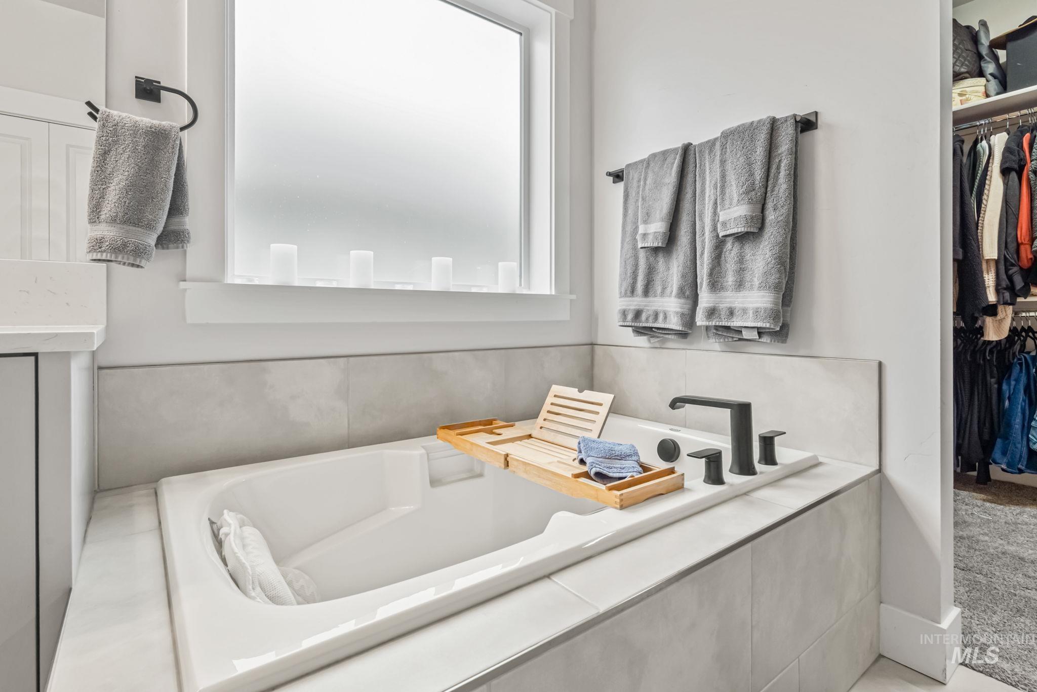 3827 W Viso St, Meridian, Idaho 83646, 4 Bedrooms, 3.5 Bathrooms, Residential For Sale, Price $879,900,MLS 98974907