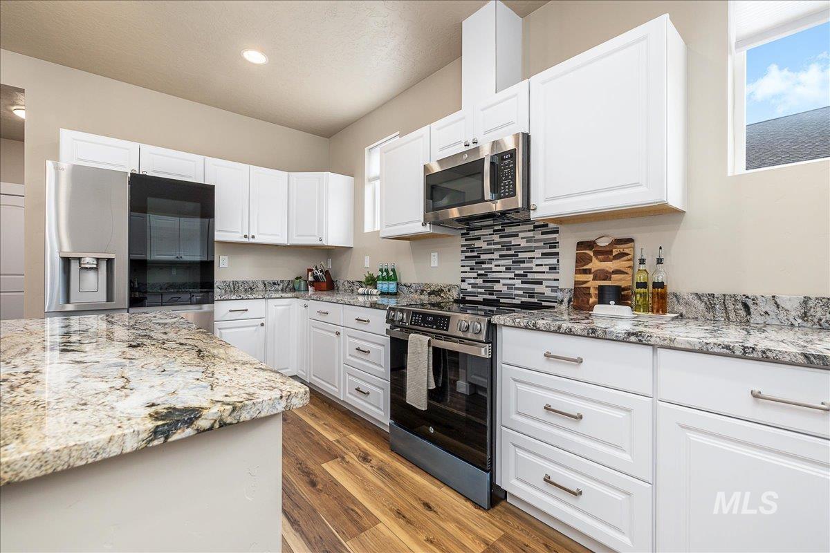 35 Wapiti Court, Garden Valley, Idaho 83622, 4 Bedrooms, 2.5 Bathrooms, Residential For Sale, Price $719,900,MLS 98974911