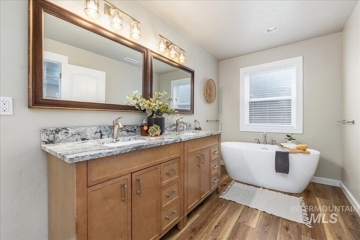 35 Wapiti Court, Garden Valley, Idaho 83622, 4 Bedrooms, 2.5 Bathrooms, Residential For Sale, Price $719,900,MLS 98974911