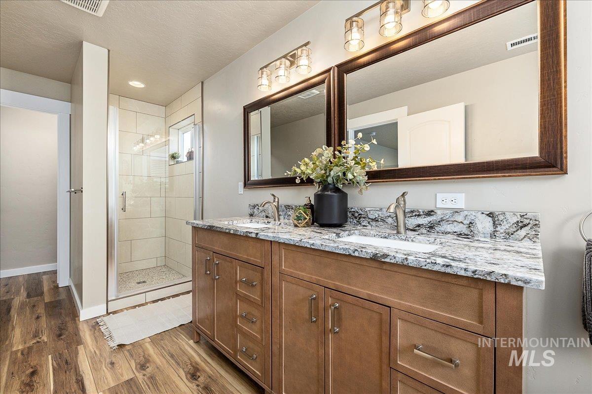 35 Wapiti Court, Garden Valley, Idaho 83622, 4 Bedrooms, 2.5 Bathrooms, Residential For Sale, Price $719,900,MLS 98974911