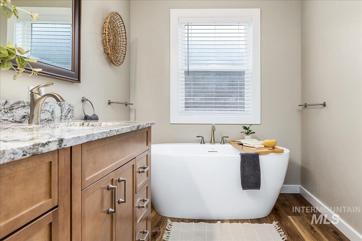 35 Wapiti Court, Garden Valley, Idaho 83622, 4 Bedrooms, 2.5 Bathrooms, Residential For Sale, Price $719,900,MLS 98974911