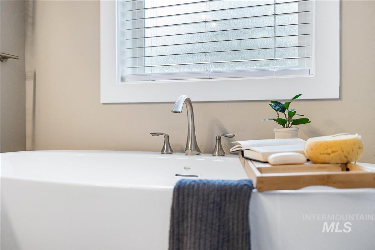 35 Wapiti Court, Garden Valley, Idaho 83622, 4 Bedrooms, 2.5 Bathrooms, Residential For Sale, Price $719,900,MLS 98974911