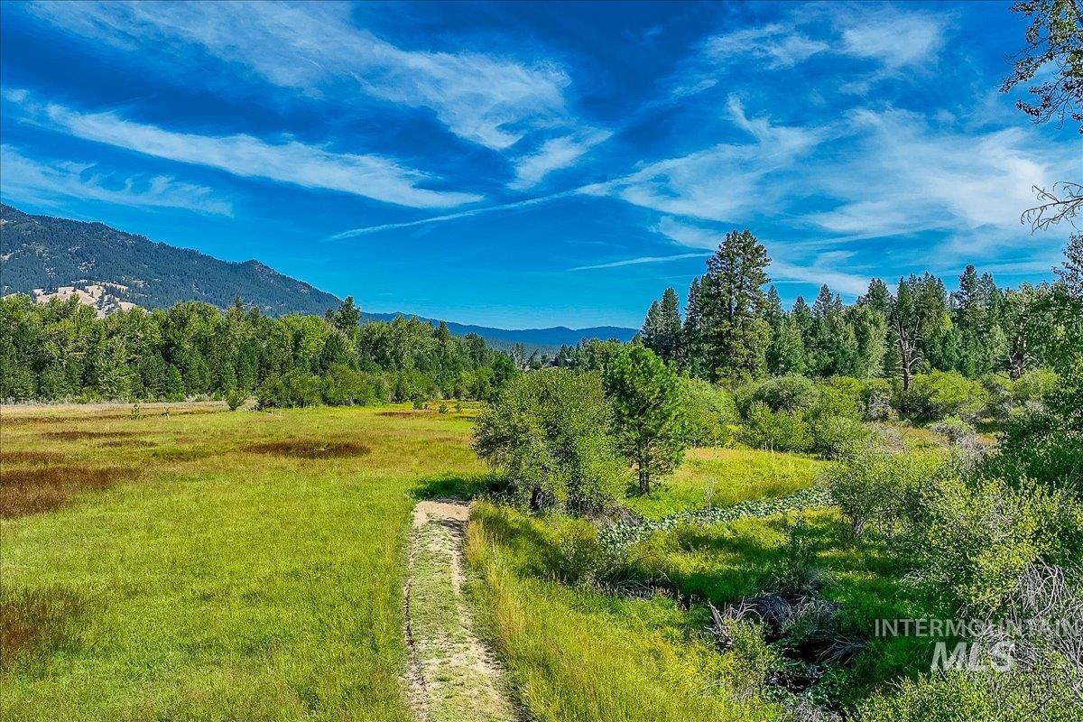 35 Wapiti Court, Garden Valley, Idaho 83622, 4 Bedrooms, 2.5 Bathrooms, Residential For Sale, Price $719,900,MLS 98974911