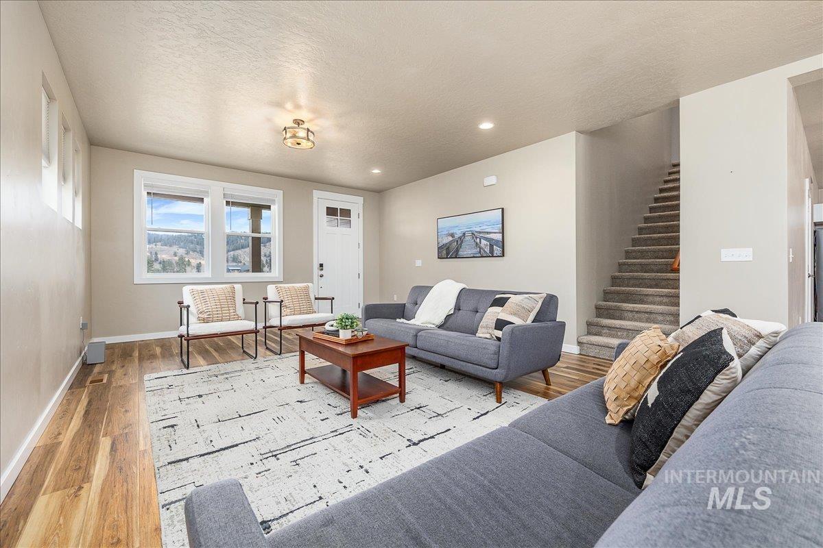 35 Wapiti Court, Garden Valley, Idaho 83622, 4 Bedrooms, 2.5 Bathrooms, Residential For Sale, Price $719,900,MLS 98974911