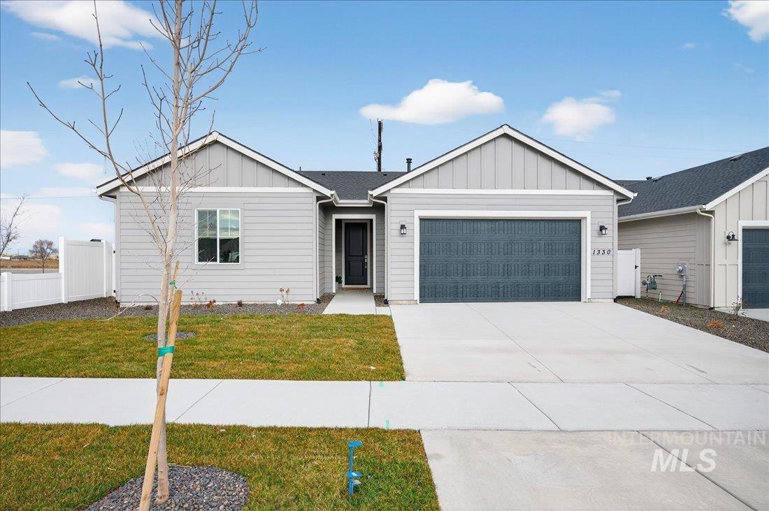 8580 W Millcreek Dr, Star, Idaho 83669, 3 Bedrooms, 2 Bathrooms, Residential For Sale, Price $444,000,MLS 98974932