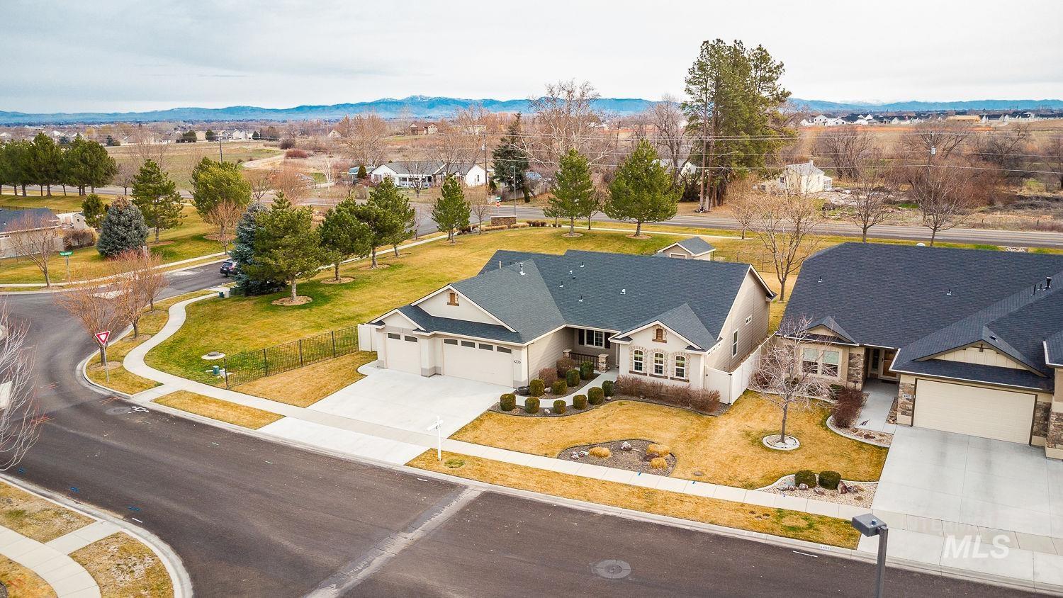 4330 S Lava Springs Lp, Nampa, Idaho 83686, 3 Bedrooms, 2 Bathrooms, Residential For Sale, Price $515,000,MLS 98974954