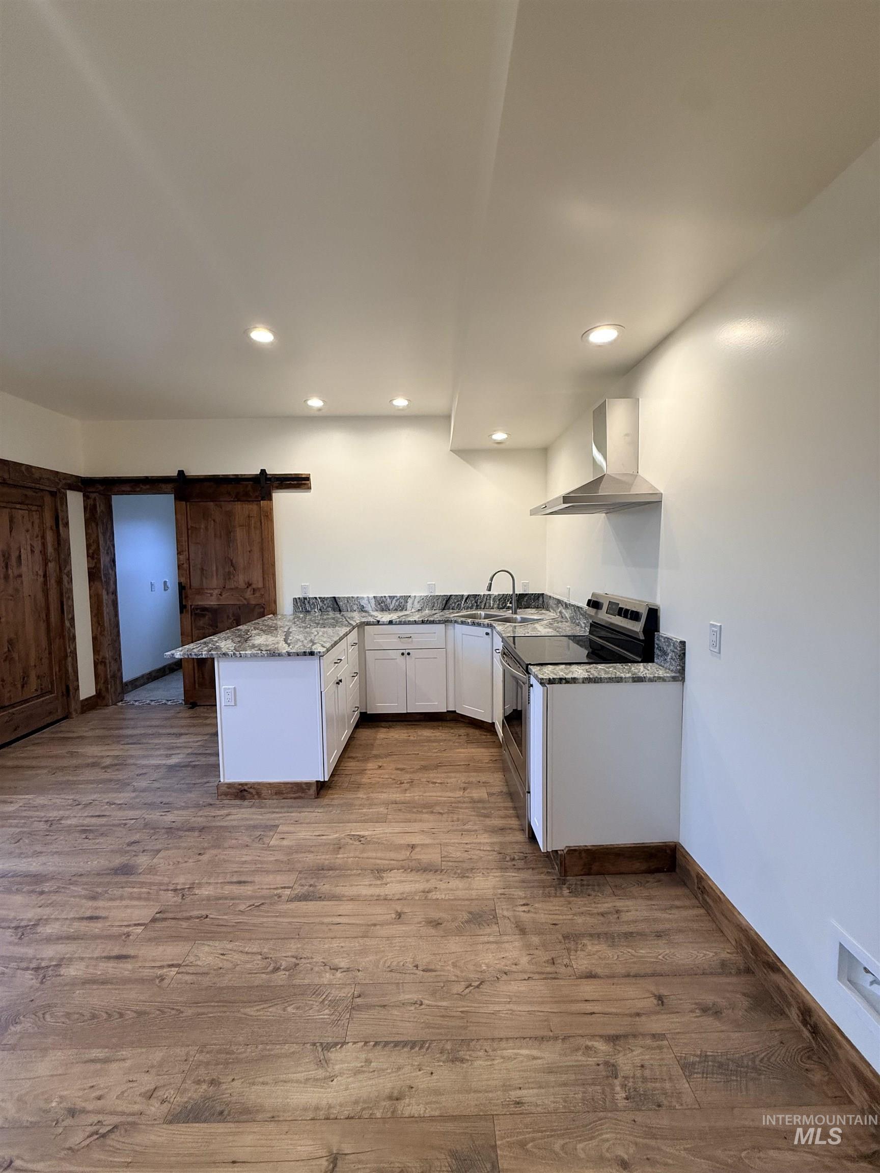 2 Brook Ln, Horseshoe Bend, Idaho 83629, 1 Bedroom, 1 Bathroom, Residential For Sale, Price $879,000,MLS 98974958