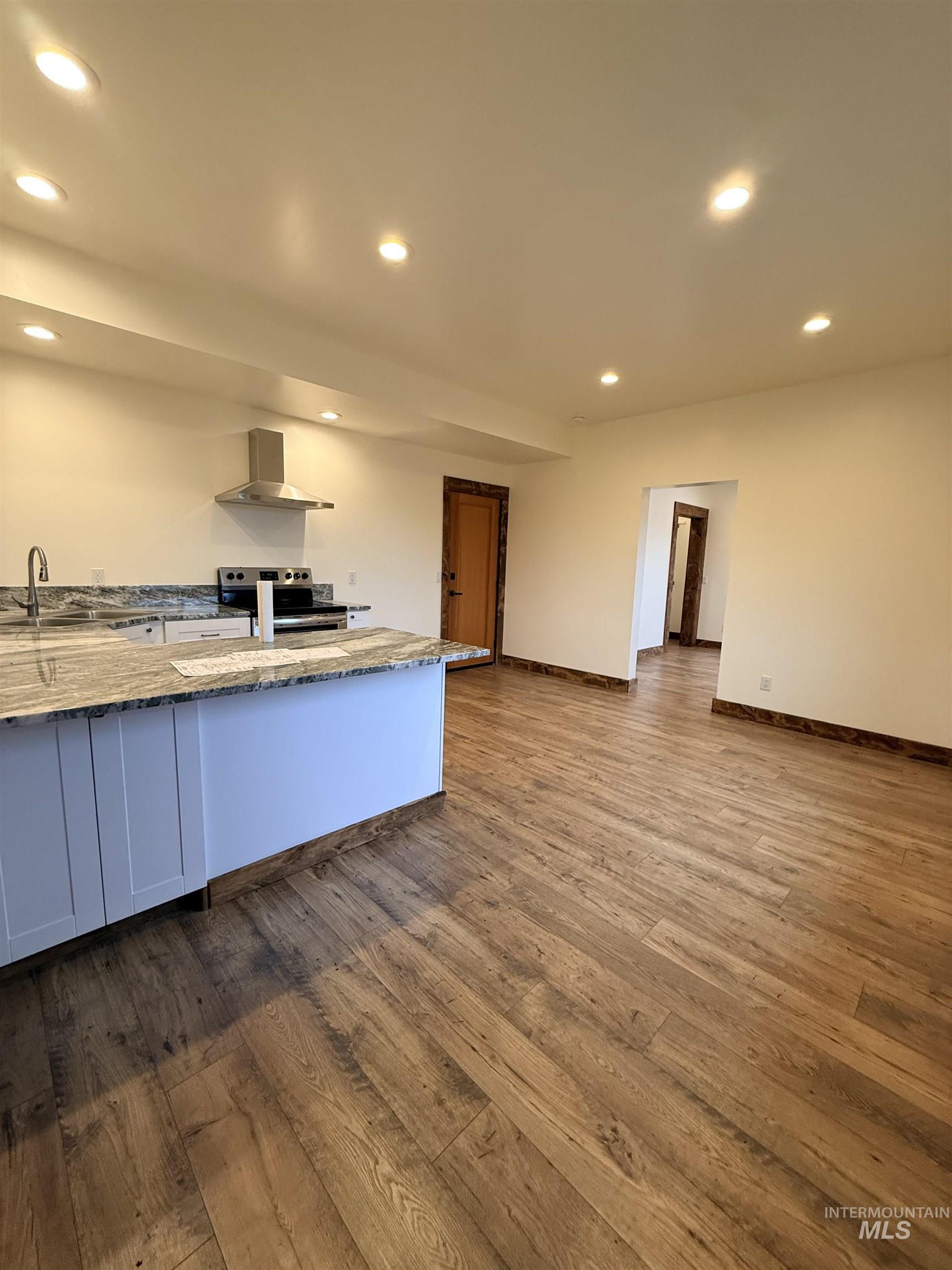 2 Brook Ln, Horseshoe Bend, Idaho 83629, 1 Bedroom, 1 Bathroom, Residential For Sale, Price $879,000,MLS 98974958