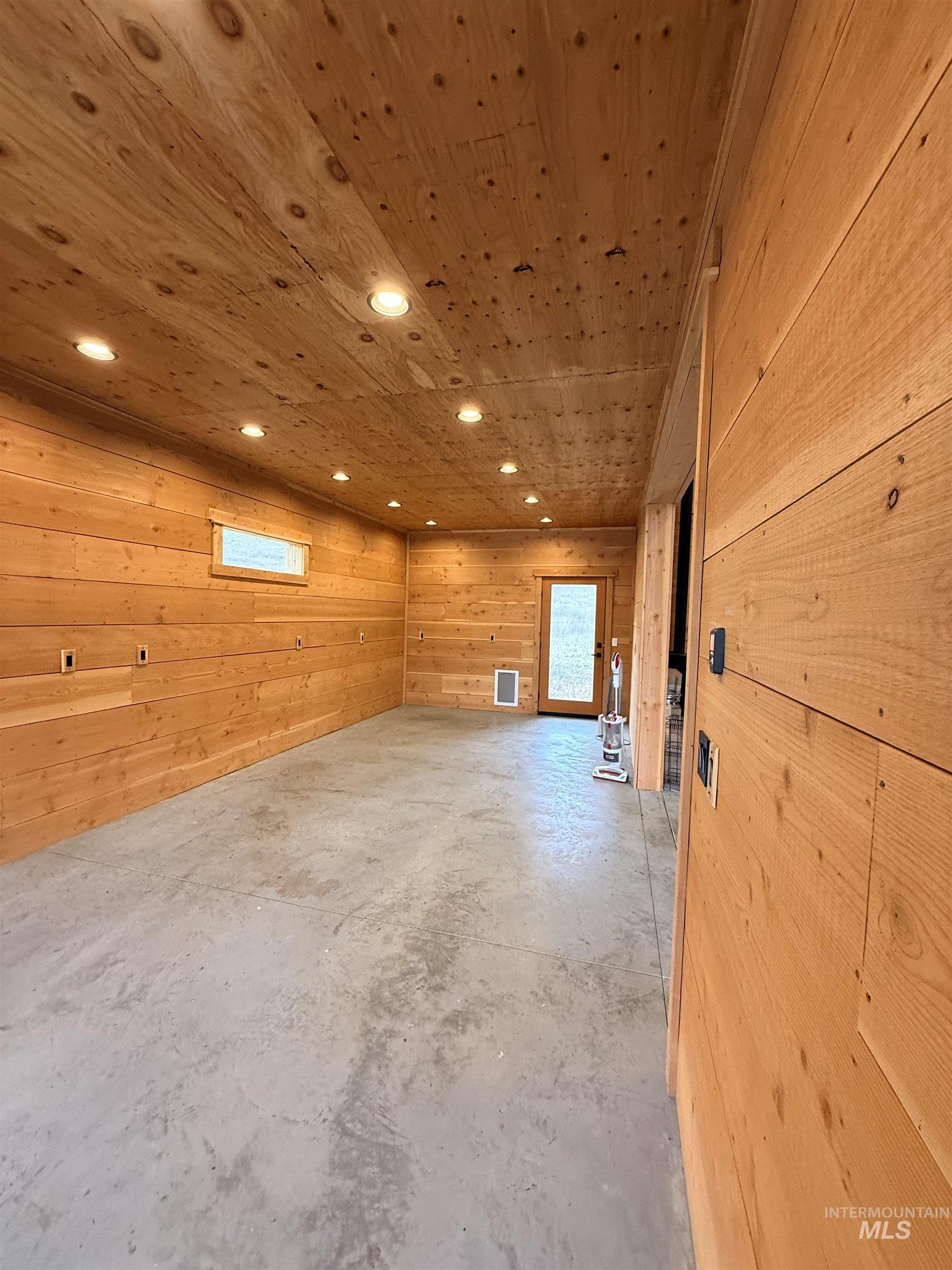 2 Brook Ln, Horseshoe Bend, Idaho 83629, 1 Bedroom, 1 Bathroom, Residential For Sale, Price $879,000,MLS 98974958