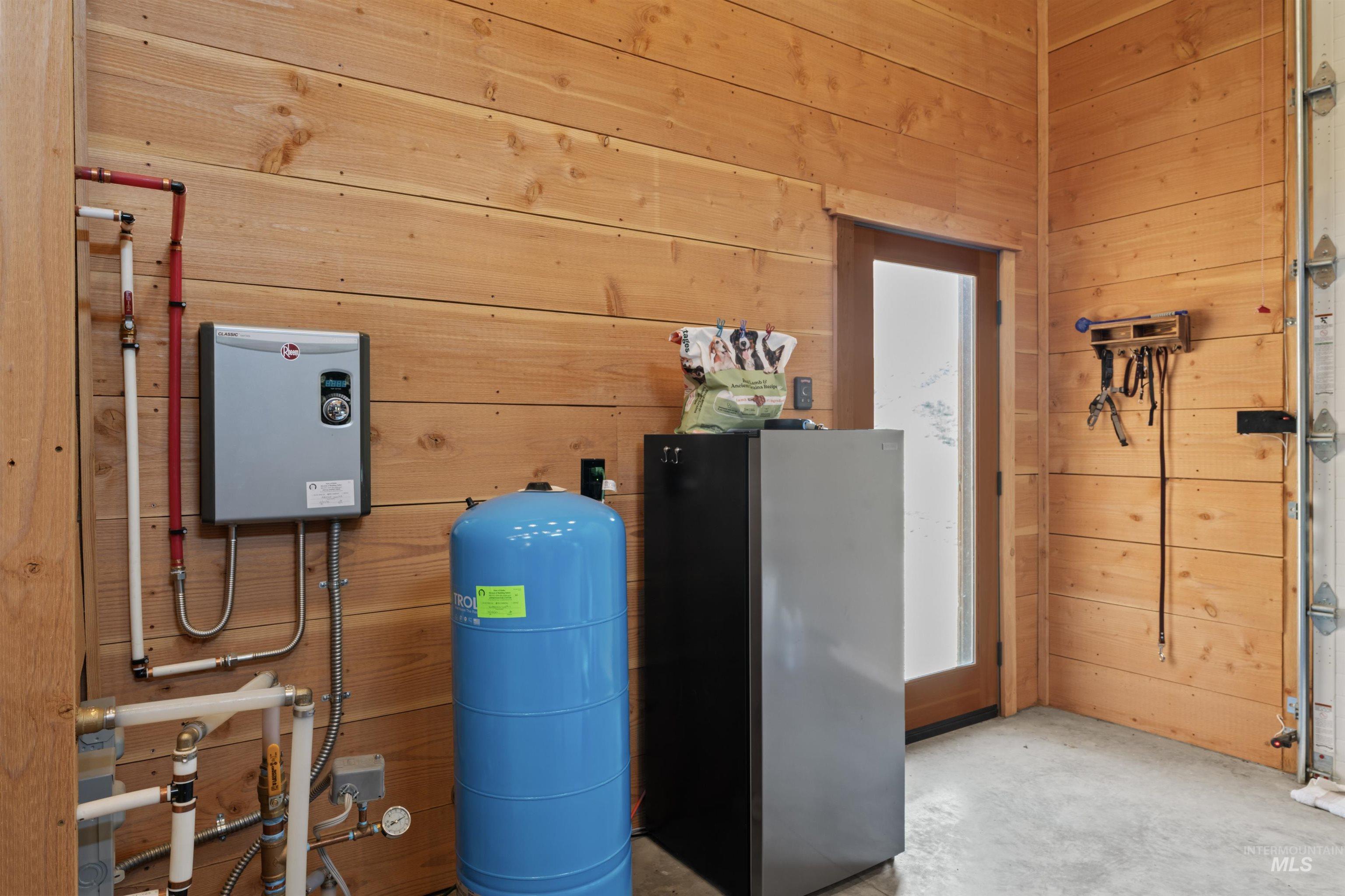 2 Brook Ln, Horseshoe Bend, Idaho 83629, 1 Bedroom, 1 Bathroom, Residential For Sale, Price $879,000,MLS 98974958