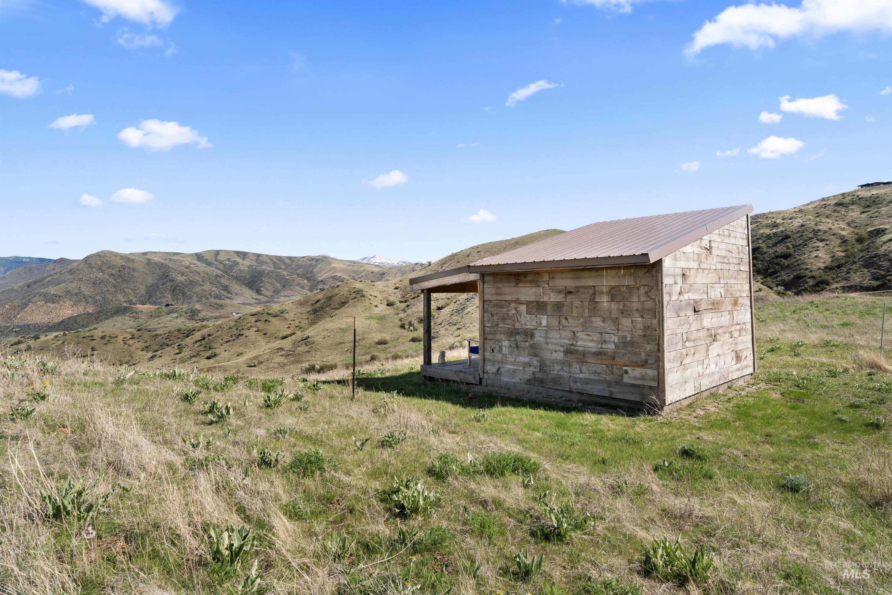 2 Brook Ln, Horseshoe Bend, Idaho 83629, 1 Bedroom, 1 Bathroom, Residential For Sale, Price $879,000,MLS 98974958