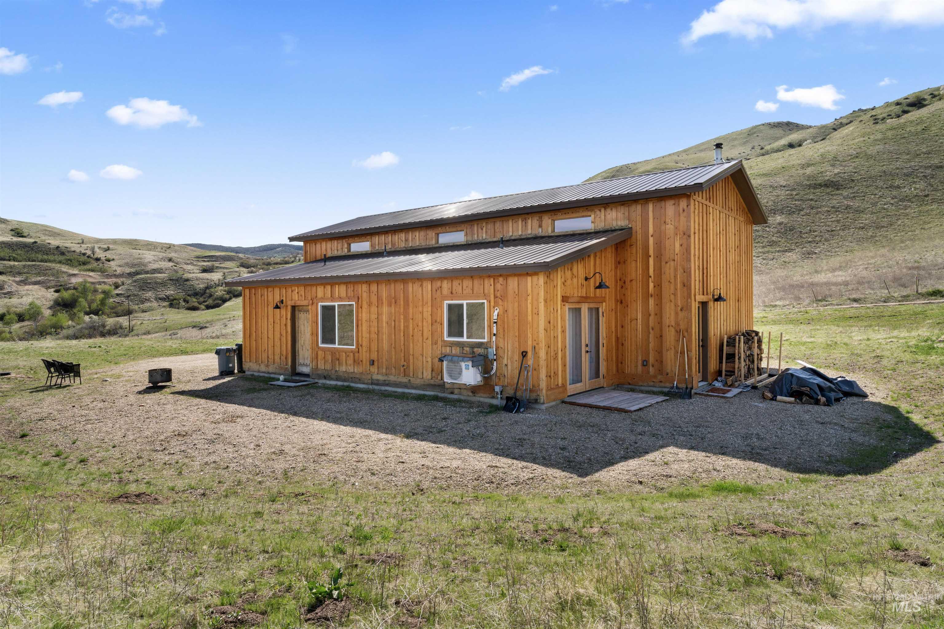 2 Brook Ln, Horseshoe Bend, Idaho 83629, 1 Bedroom, 1 Bathroom, Residential For Sale, Price $879,000,MLS 98974958